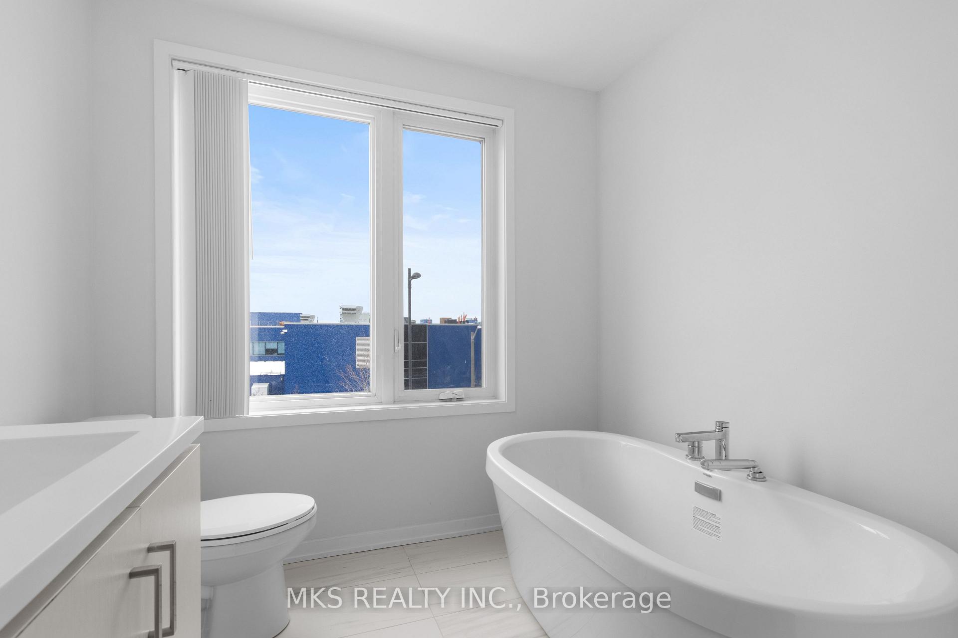 3 Bedrooms Condo at 23 Mable Smith,  Vaughan For sale