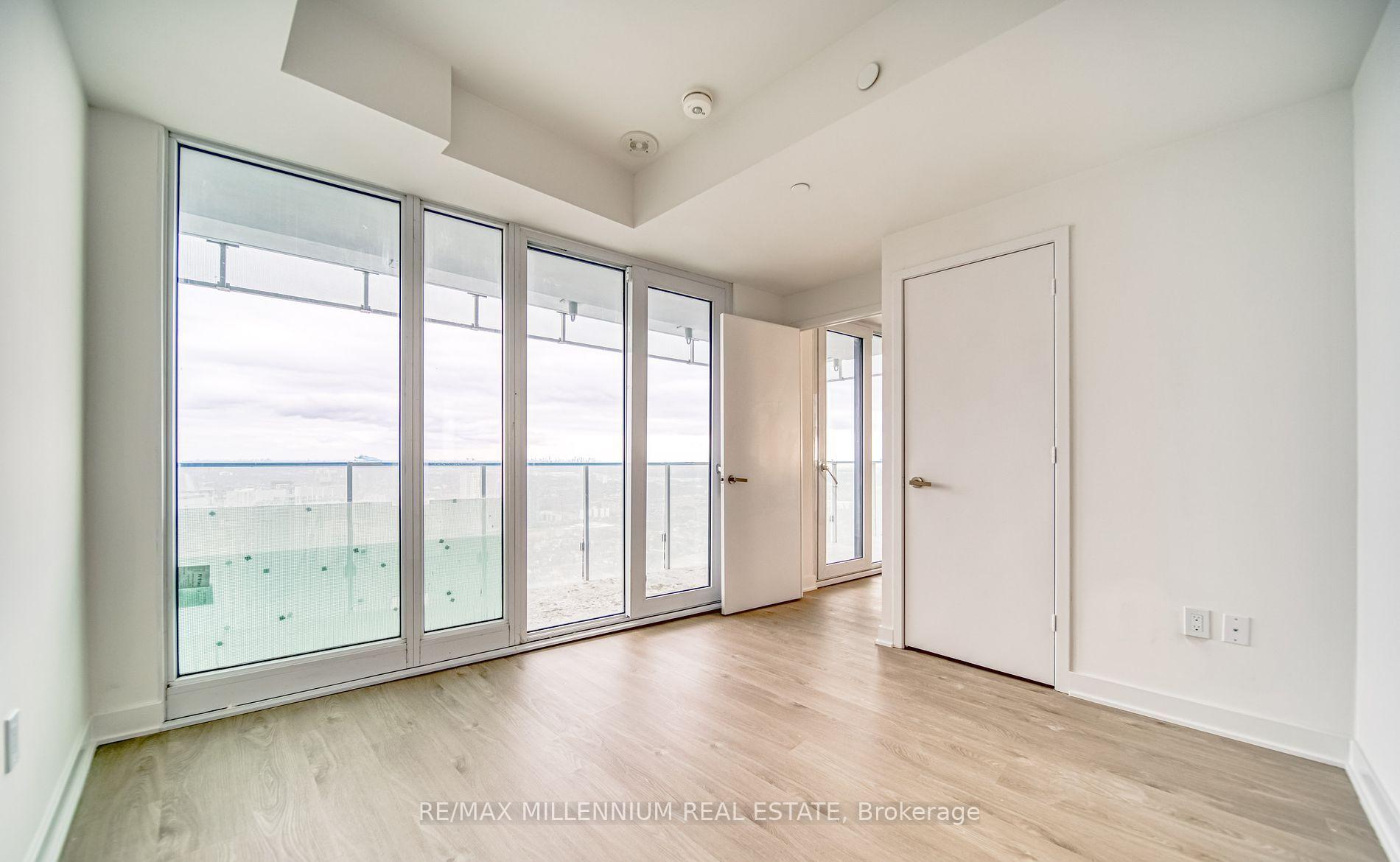 2 Bedrooms Condo at 3900 Confederation, Mississauga For sale