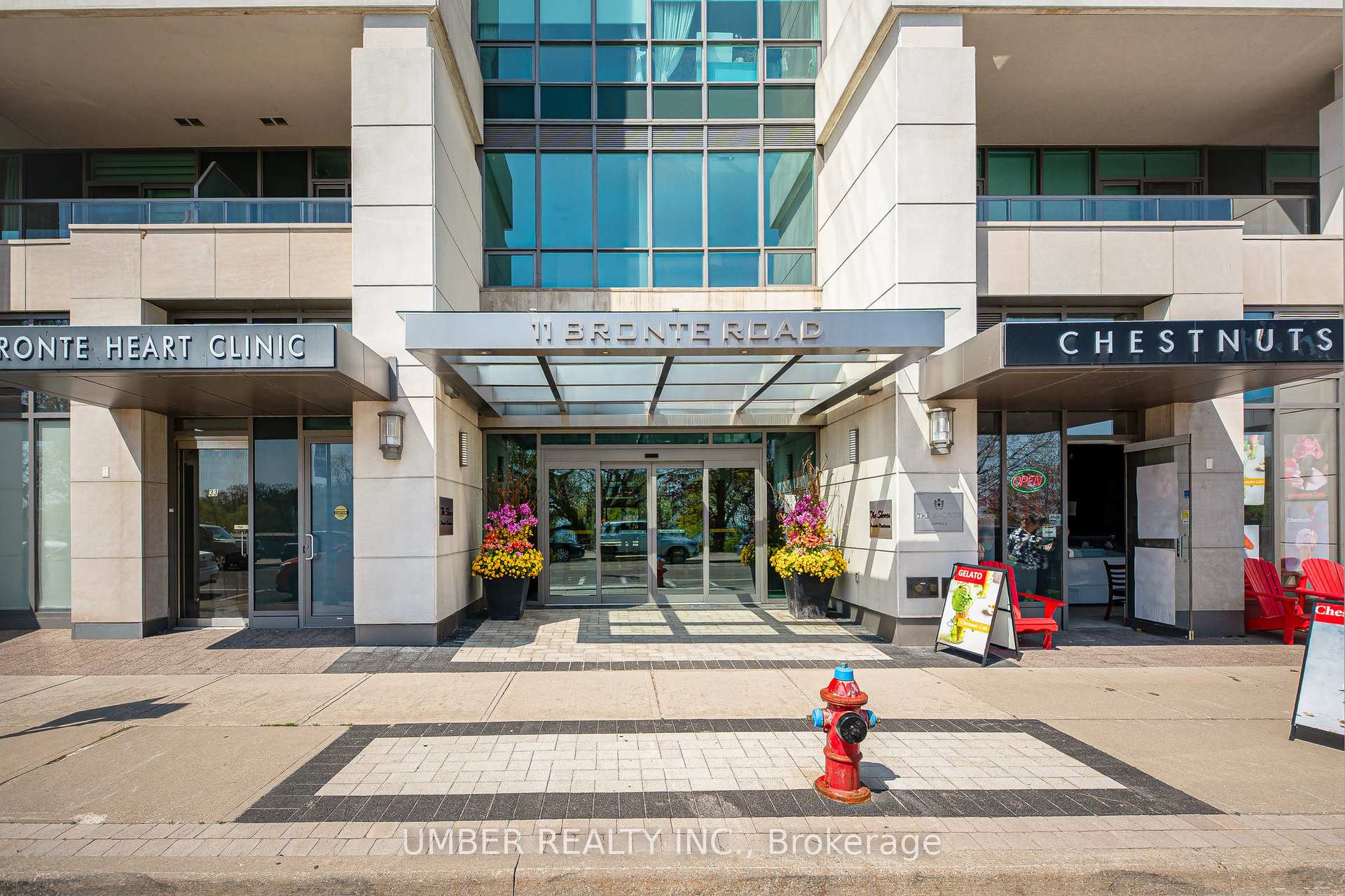 2 Bedrooms Condo at 11 Bronte, Oakville For sale