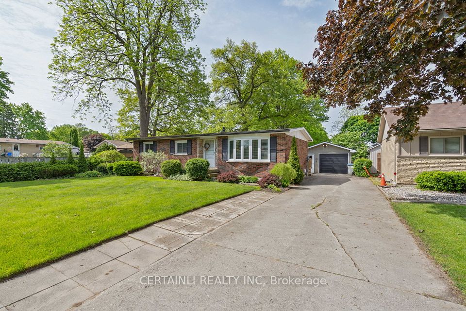114 Oak Avenue, Strathroy Caradoc, ON N7G 1H8