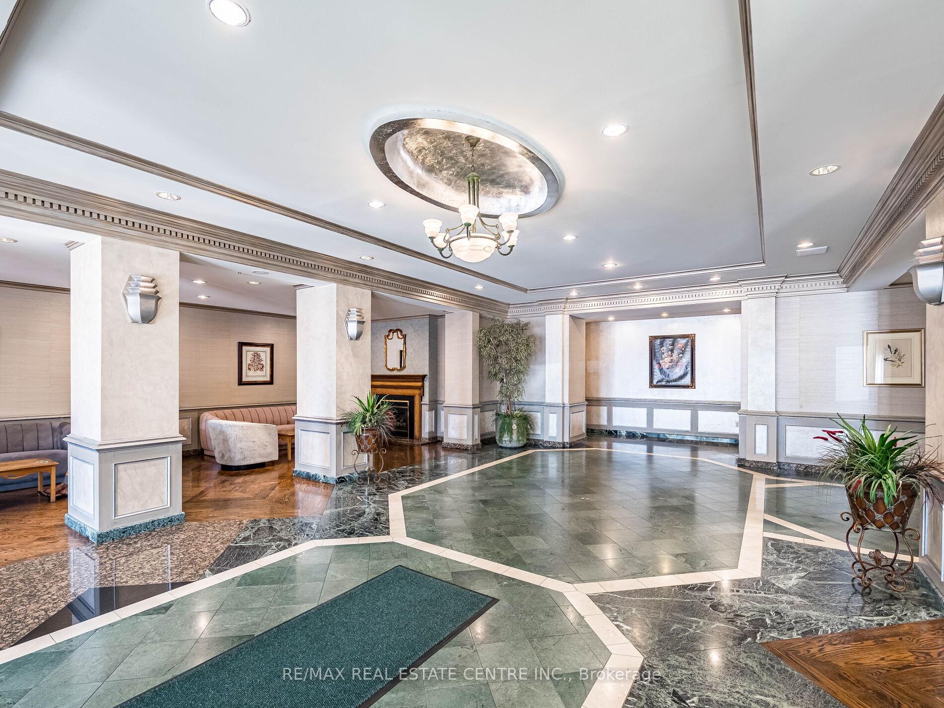 3 Bedrooms Condo at 168 Bonis, Toronto For sale