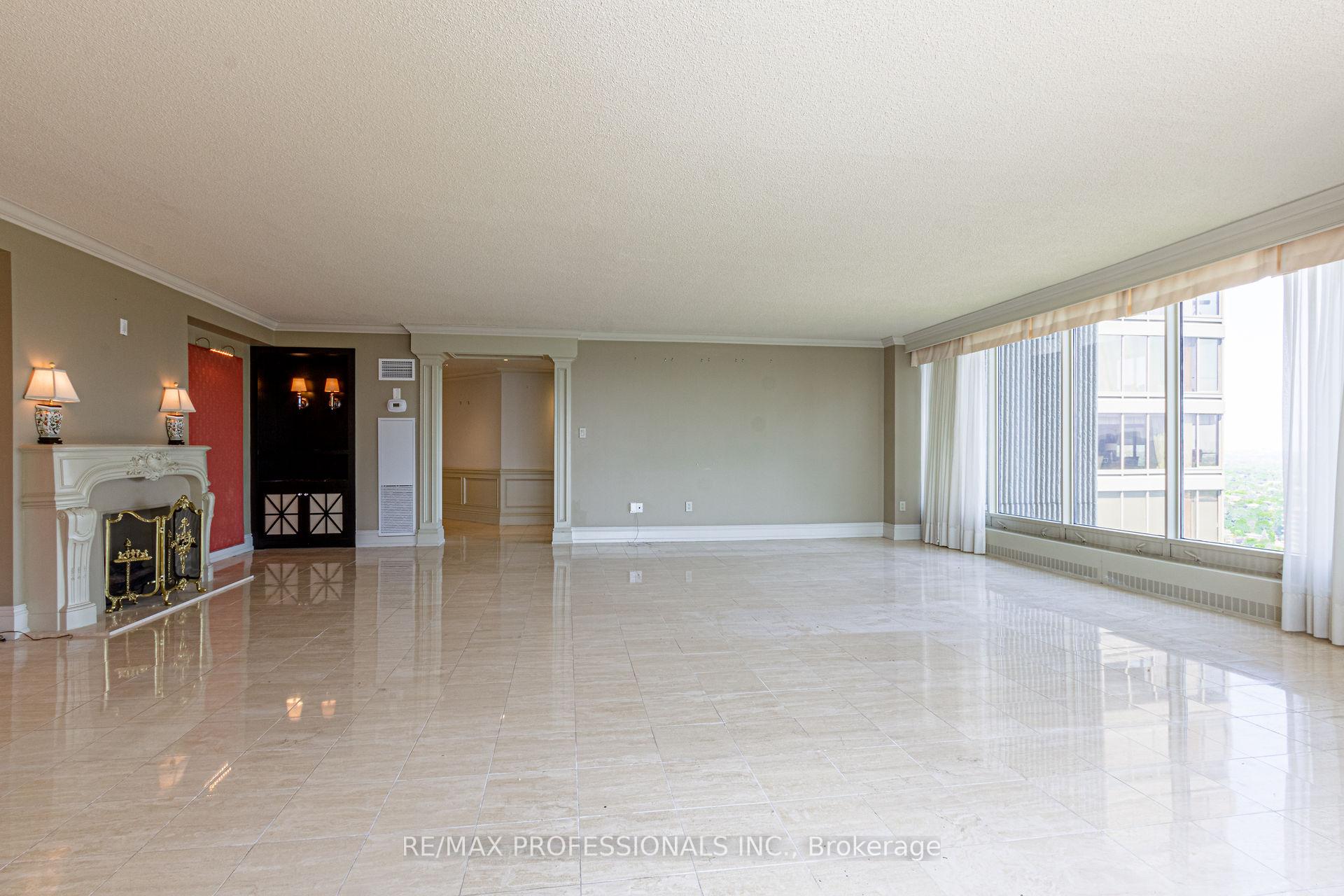 3 Bedrooms Condo at 2045 Lake Shore,  Toronto For sale