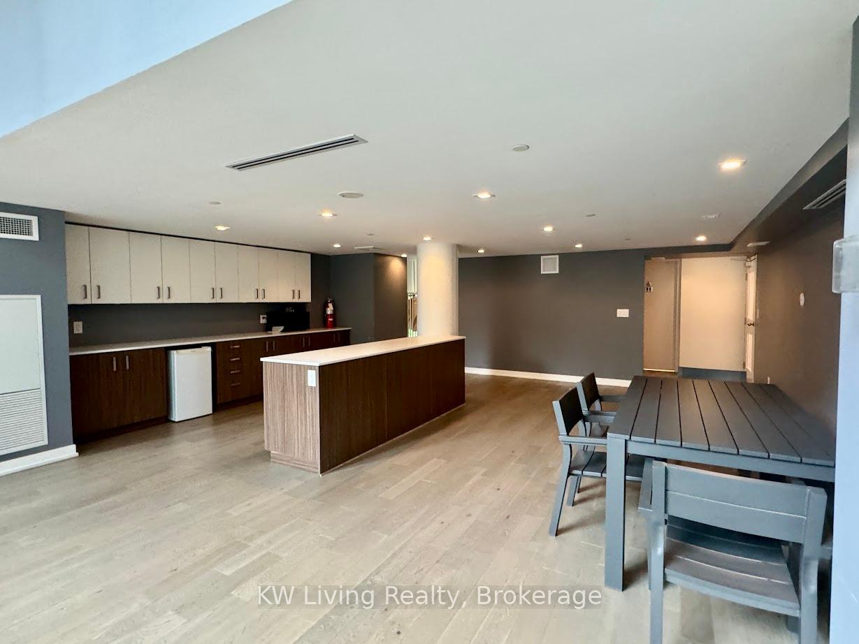 1 Bedroom Condo at 17 Dundonald,  Toronto For sale