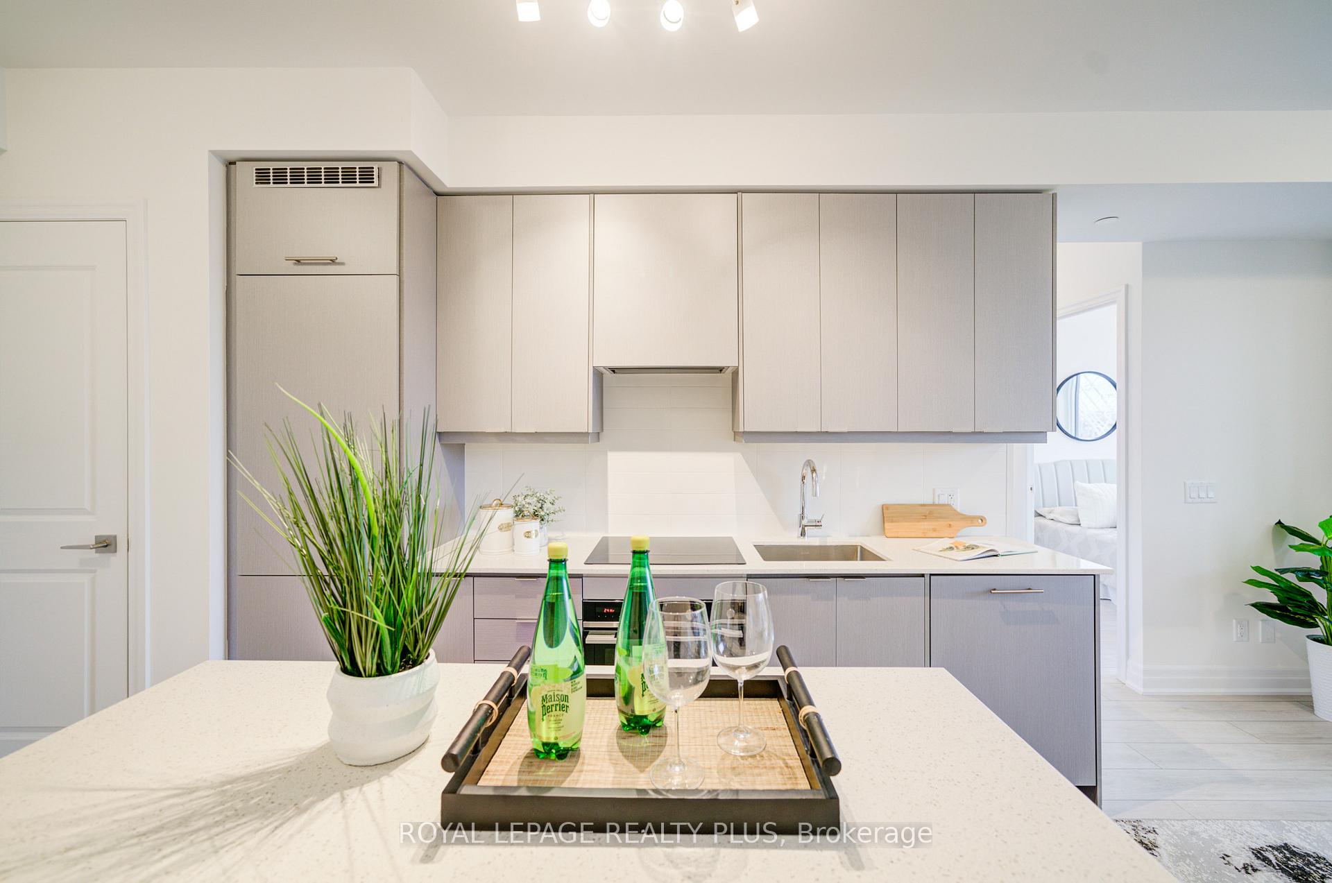 2 Bedrooms Condo at 30 Elm, Mississauga For sale