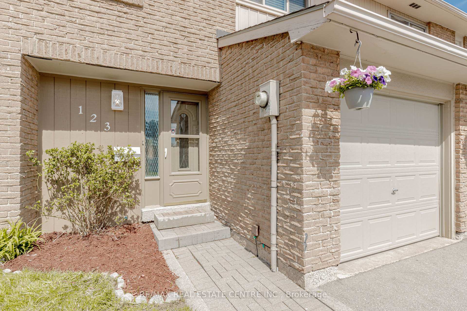 3 Bedrooms Condo at 1526 Lancaster,  Oakville For sale