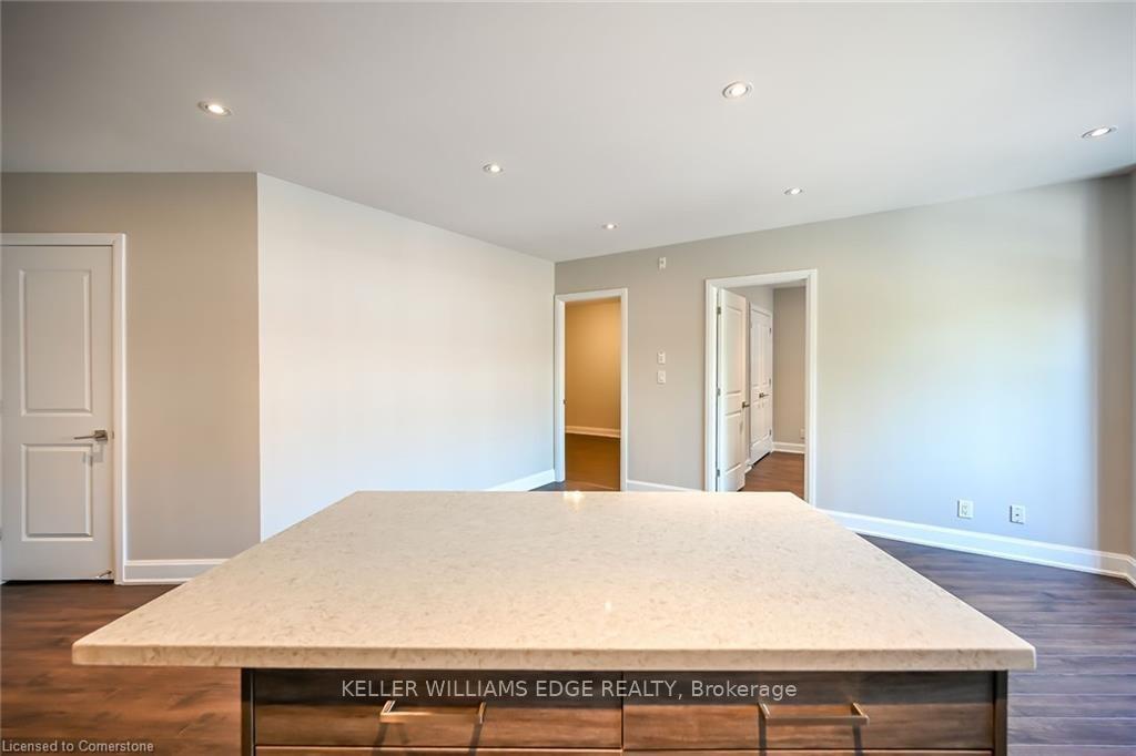 2 Bedrooms Condo at 2 King,  Hamilton For sale