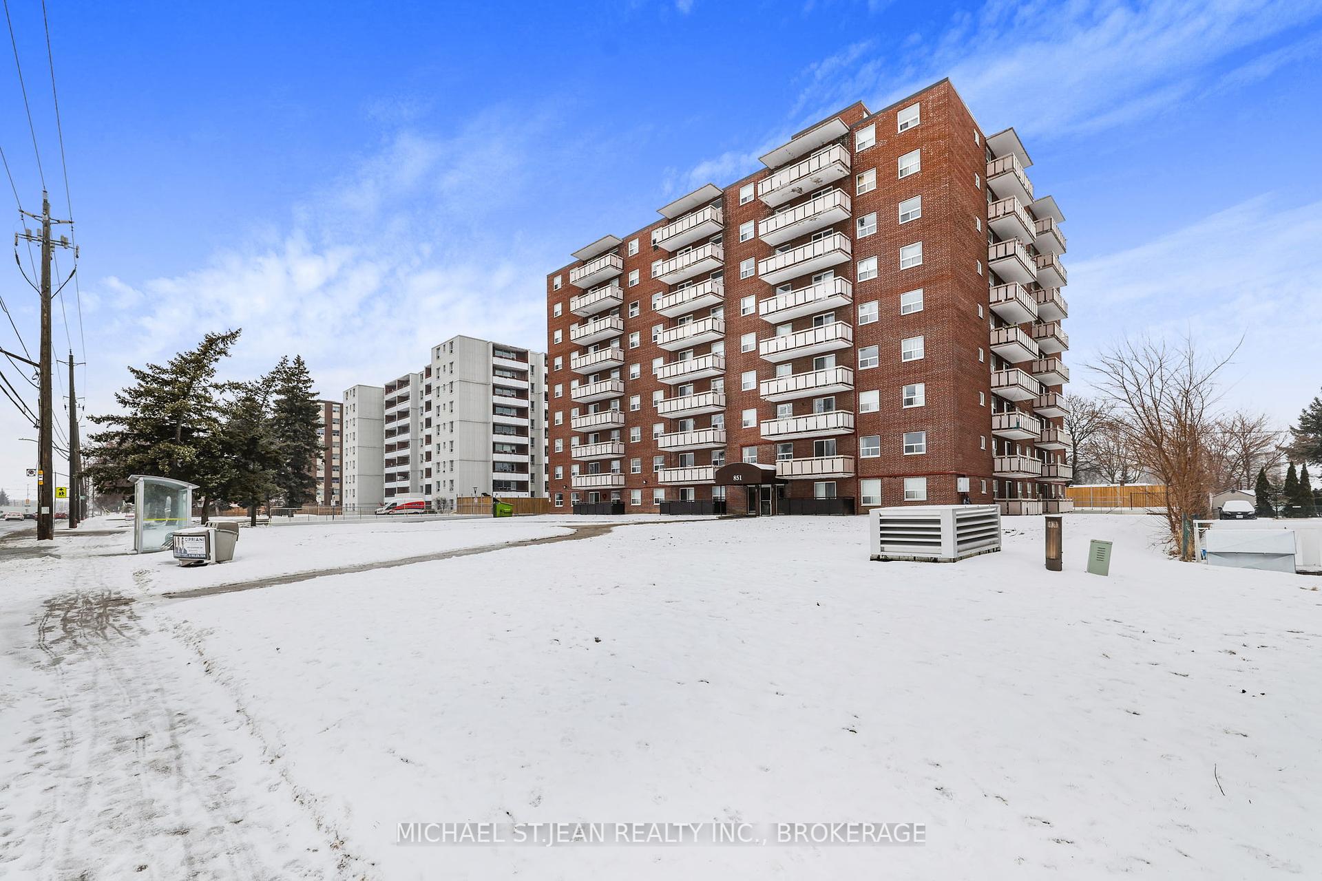 2 Bedrooms Condo at 851 Queenston,  Hamilton For sale