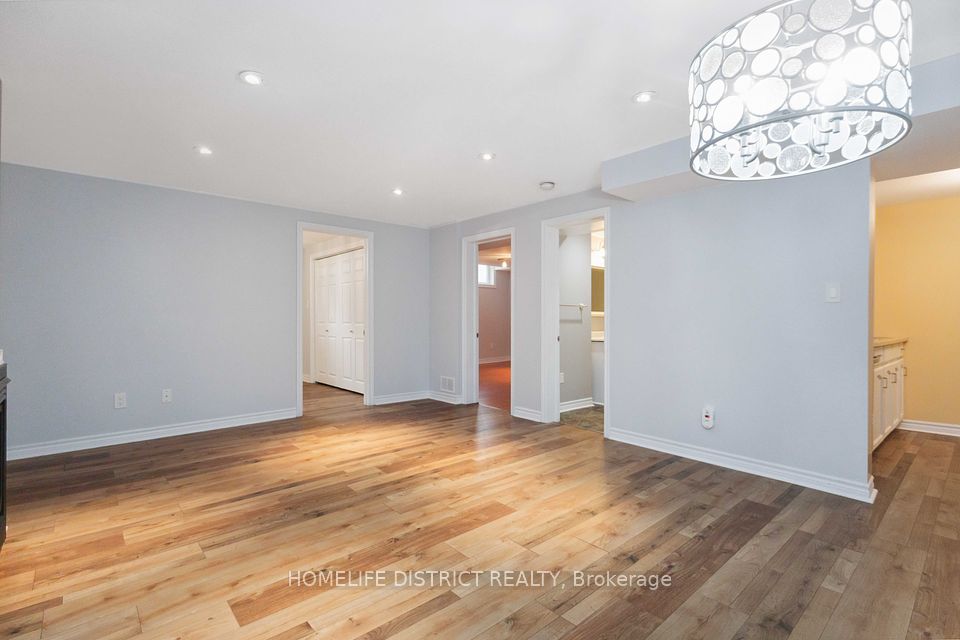 2 Bushford Street, Clarington, ON L1E 2A2