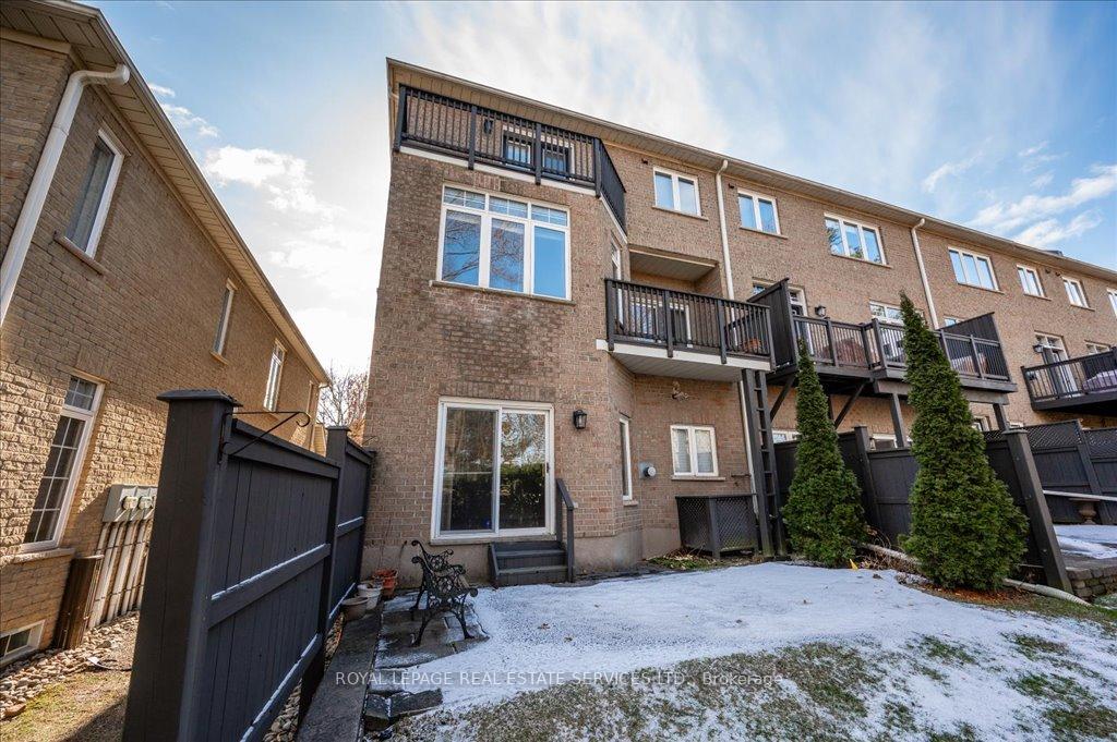 3 Bedrooms Condo at 1267 Dorval, Oakville For sale