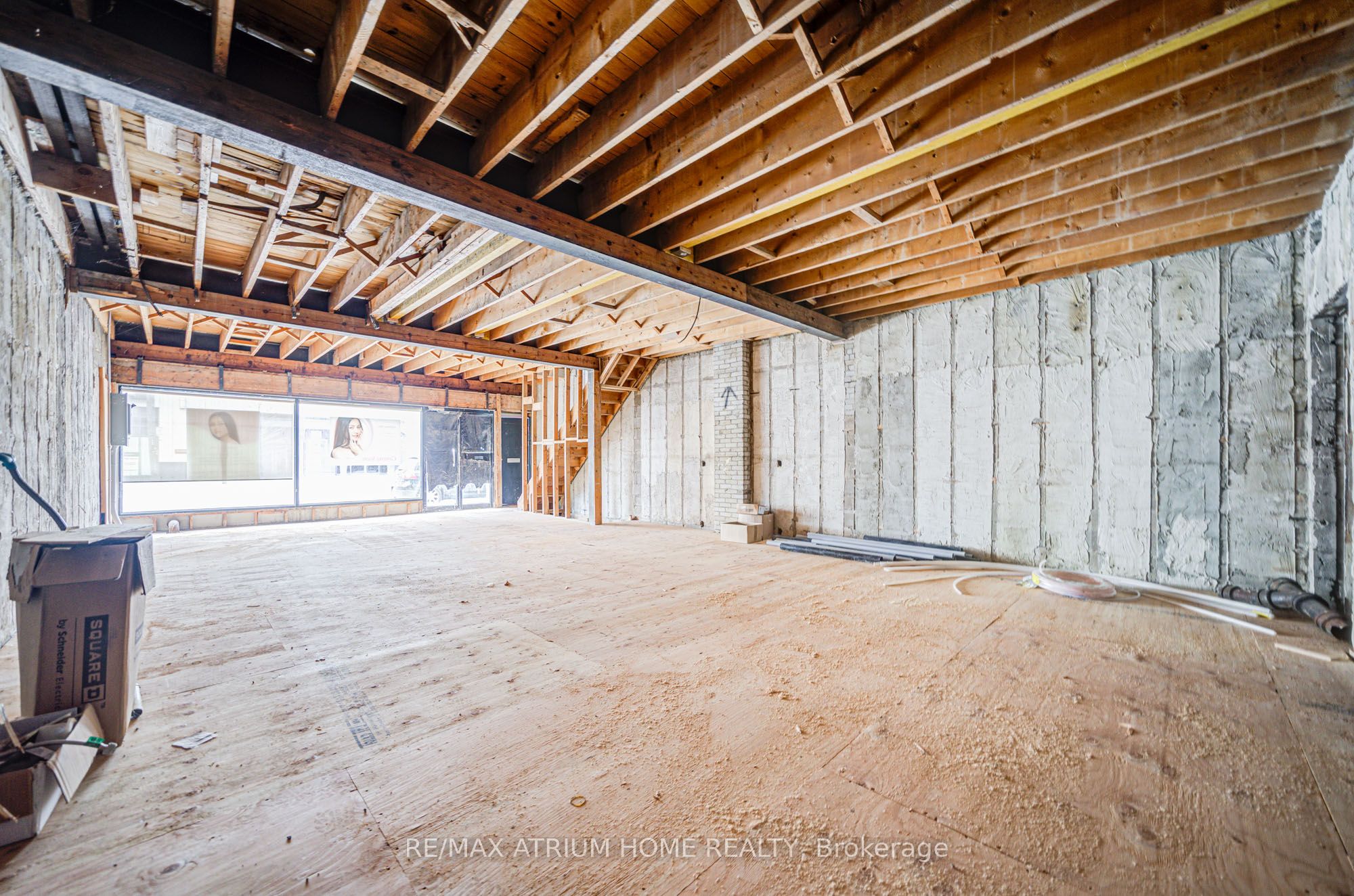 1685 Avenue Road, #Main