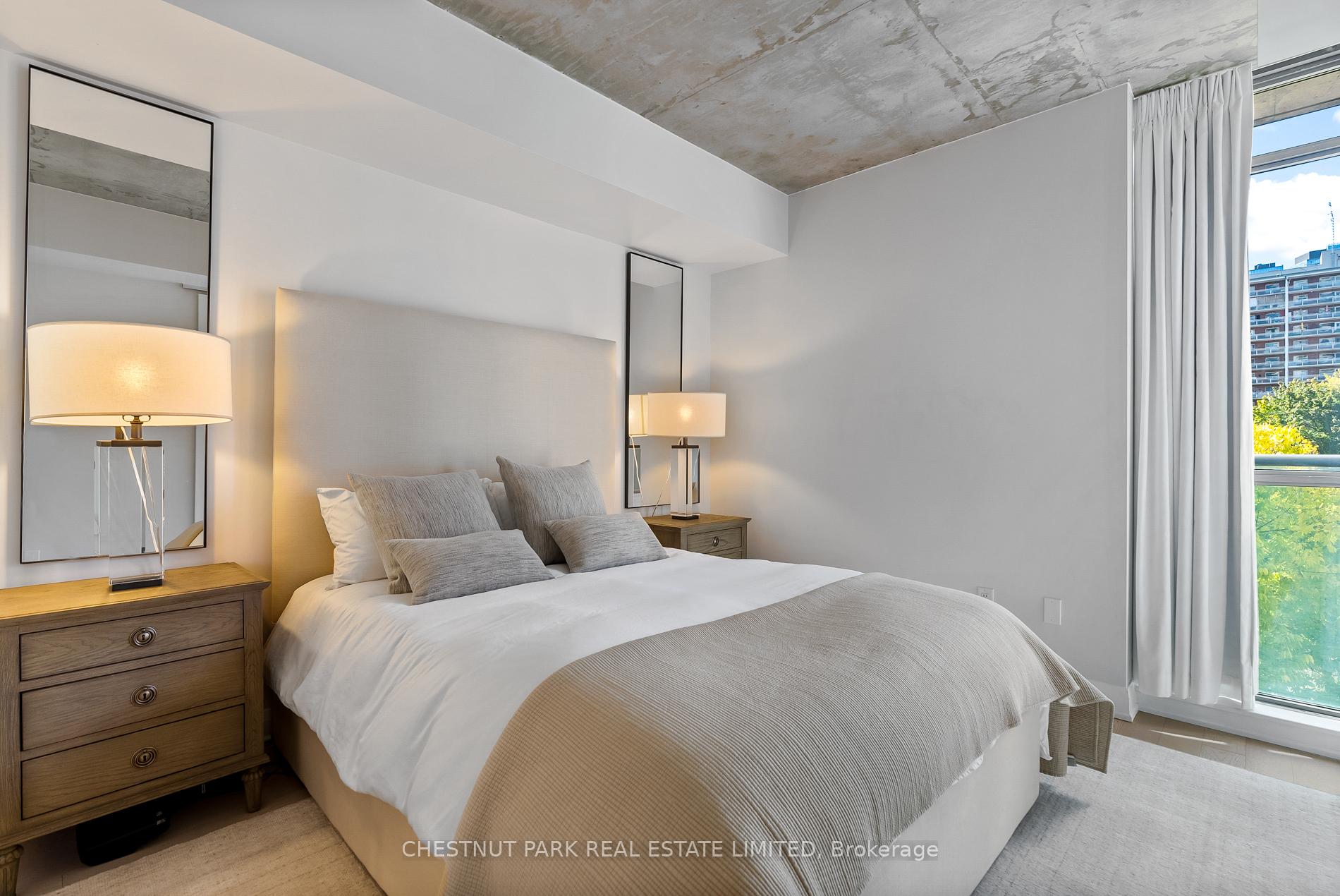 2 Bedrooms Condo at 285 Mutual, Toronto For sale