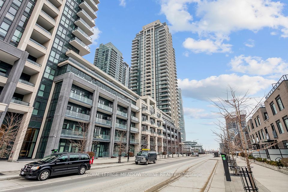 4055 Parkside Village