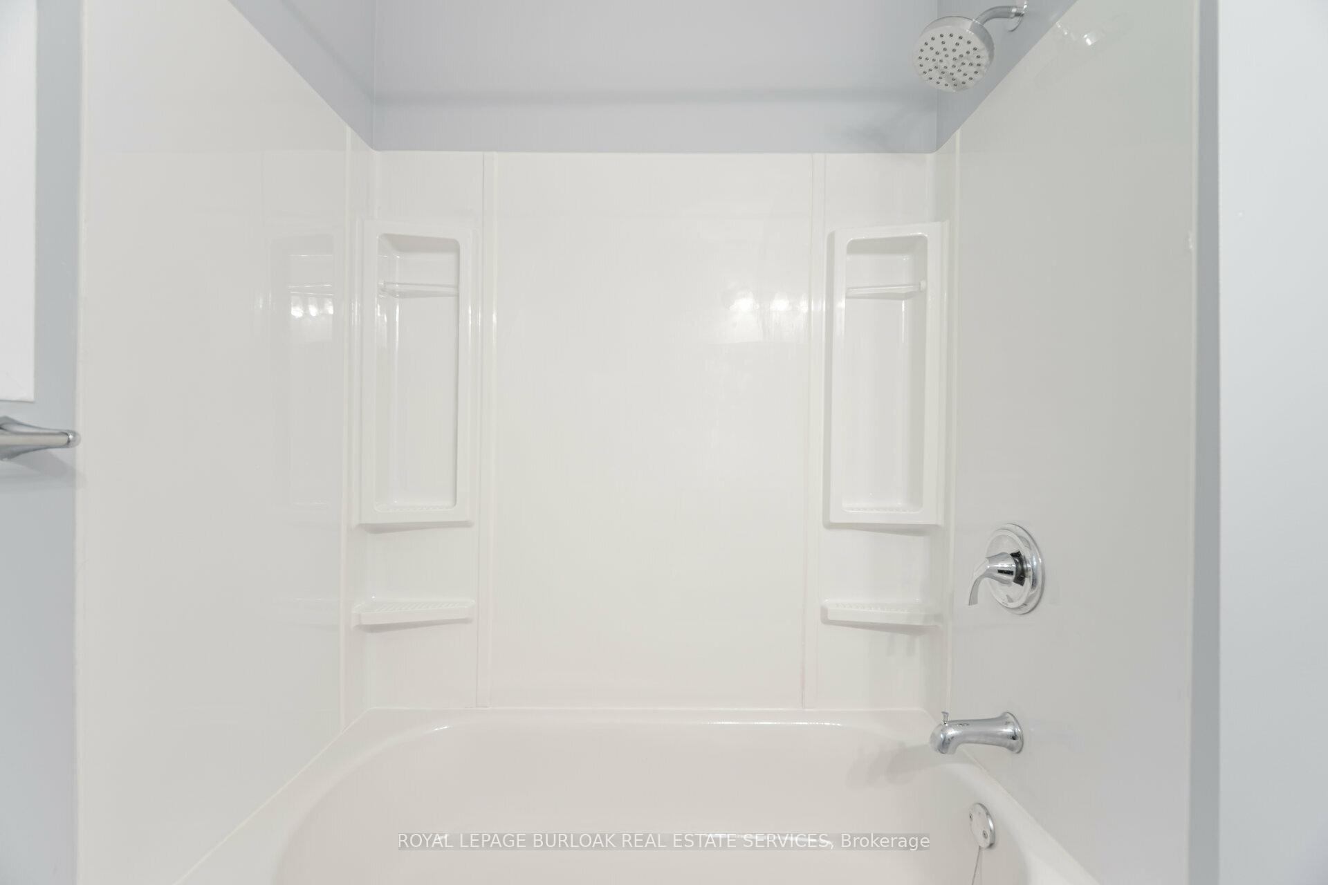 2 Bedrooms Condo at 1116 Homewood, Burlington For sale
