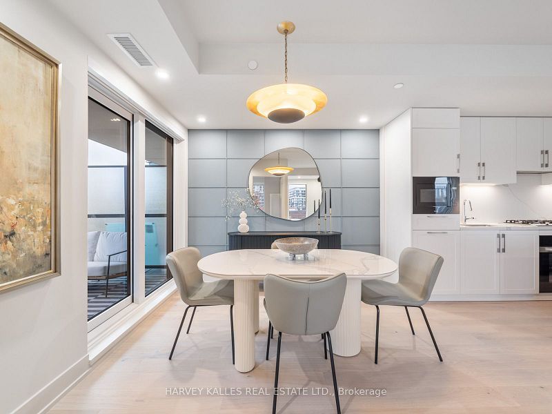 8 Manor Road W 410