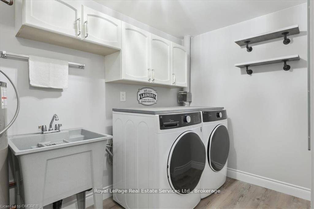 2 Bedrooms Condo at 162 REYNOLDS,  Oakville For sale