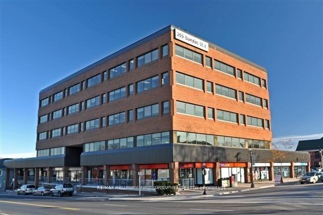 209 Dundas