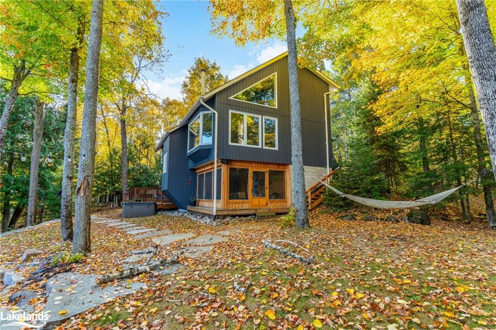 1031 OSGOODE Road Minden Hills Ontario K0M 2K0