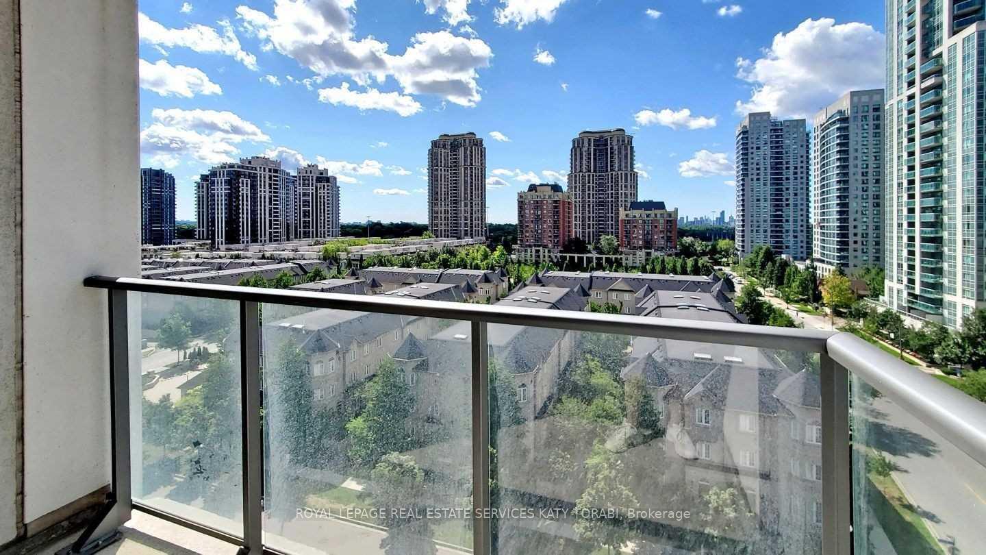 2 Bedrooms Condo at 28 Avondale, Toronto For sale