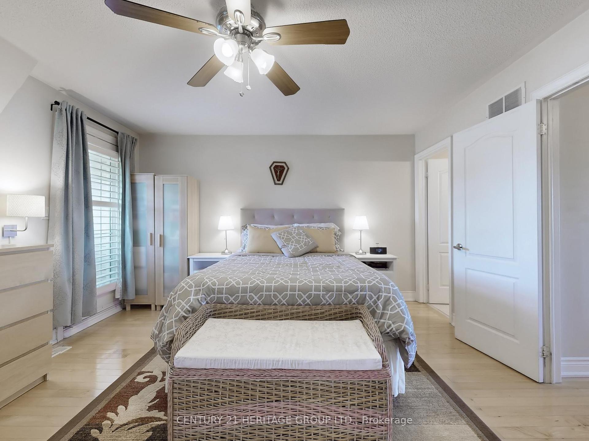 4 Bedrooms Condo at 127 Mill, Toronto For sale