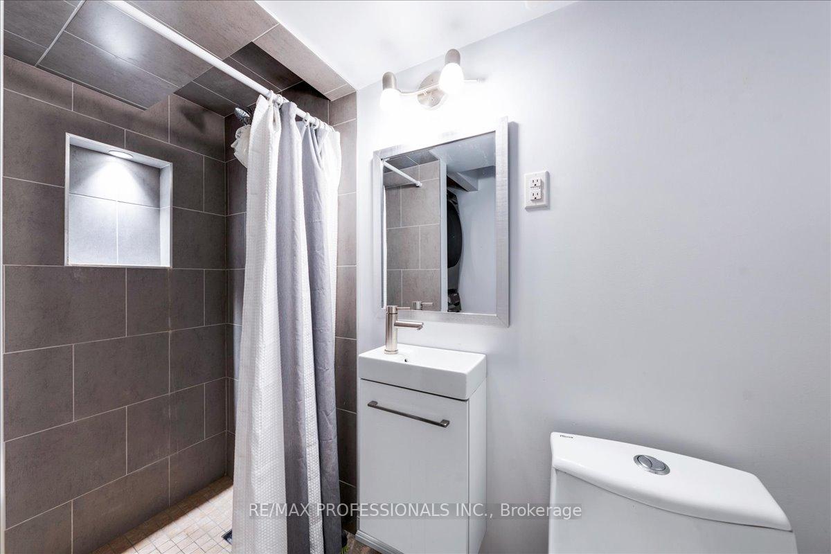 3 Bedrooms Condo at 600 Silver Creek,  Mississauga For sale