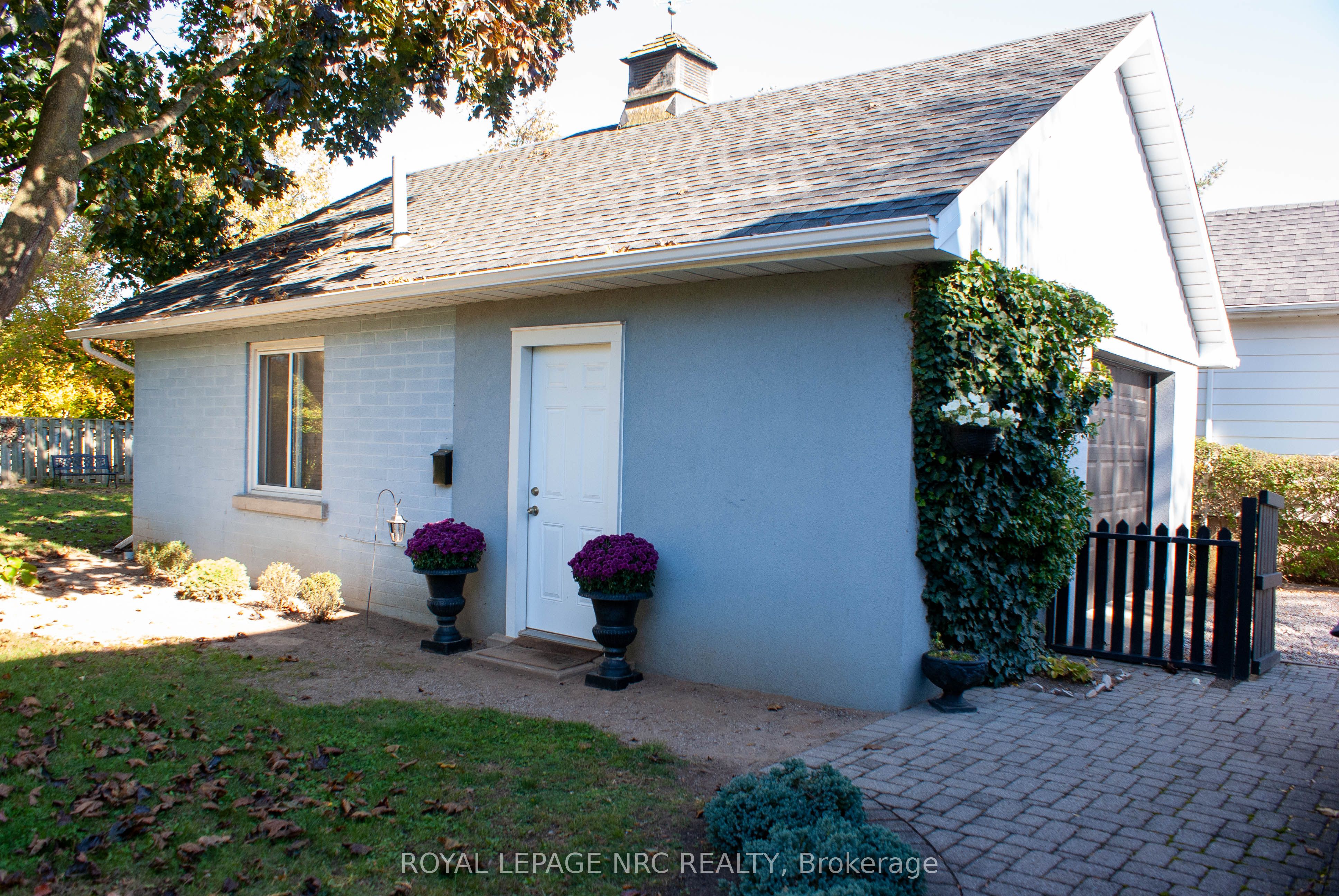553 Carlton Street