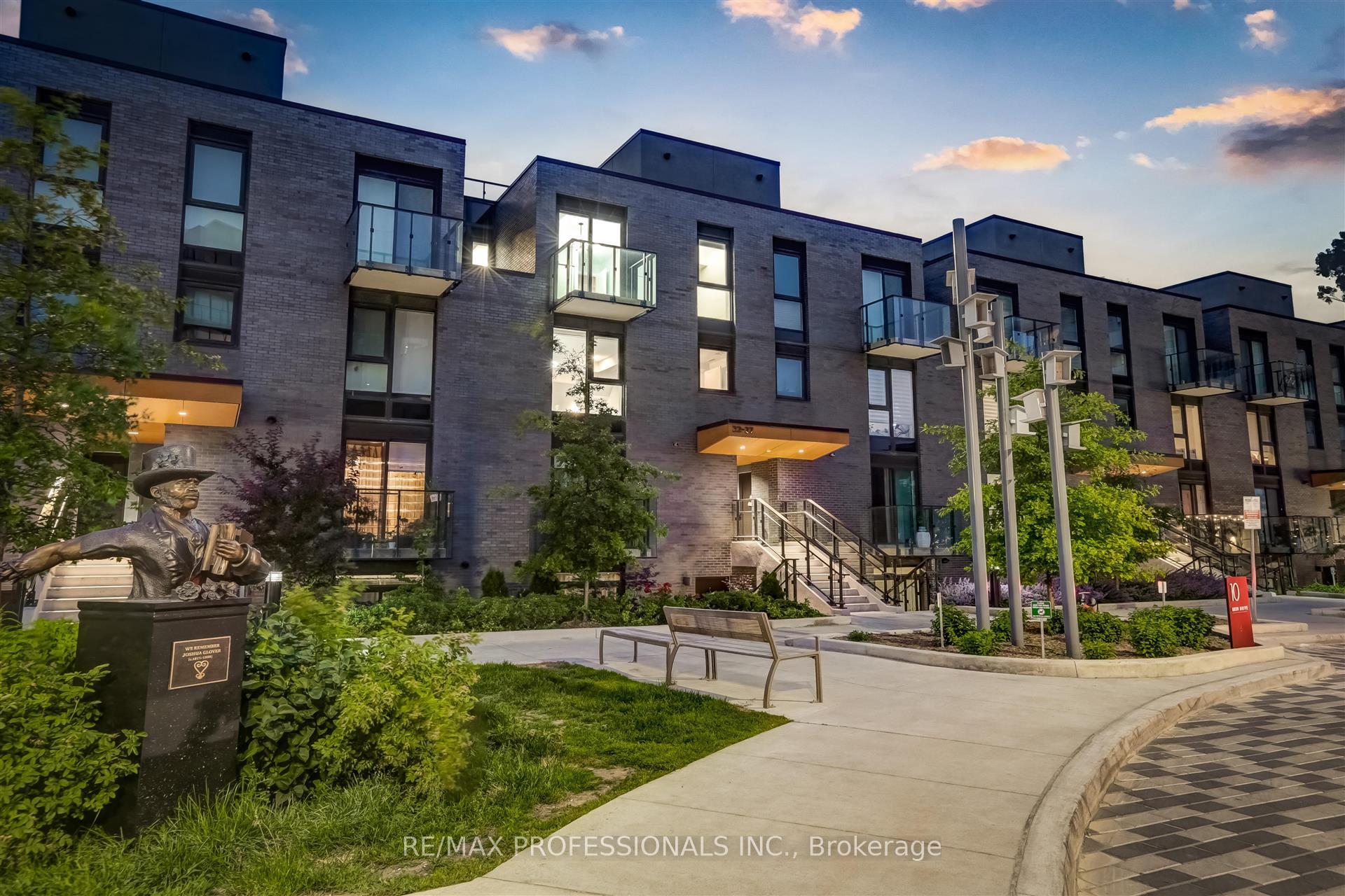 3 Bedrooms Condo at 10 Brin, Toronto For sale