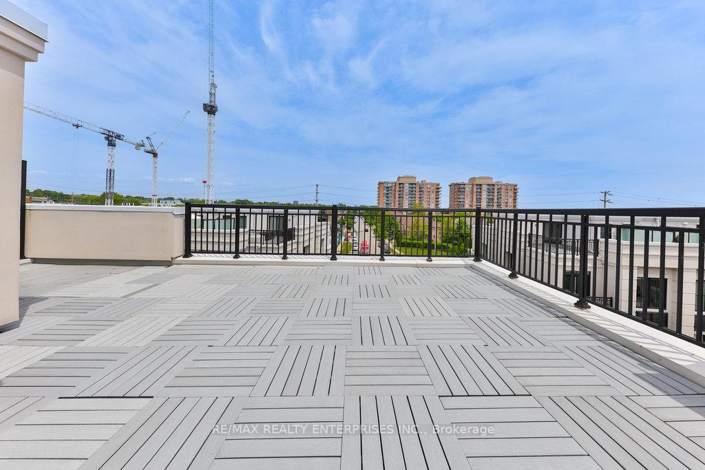 2 Bedrooms Condo at 657 Cricklewood, Mississauga For sale