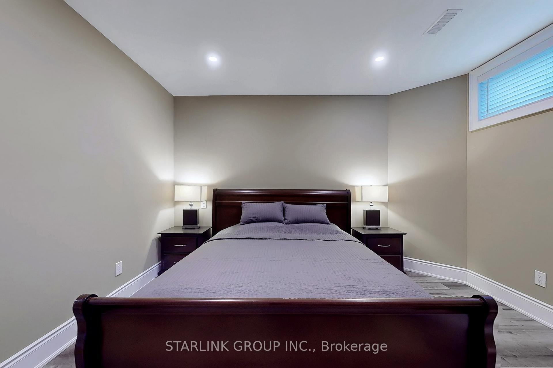 6 Bedrooms Condo at 729 Hidden Grove,  Mississauga For sale