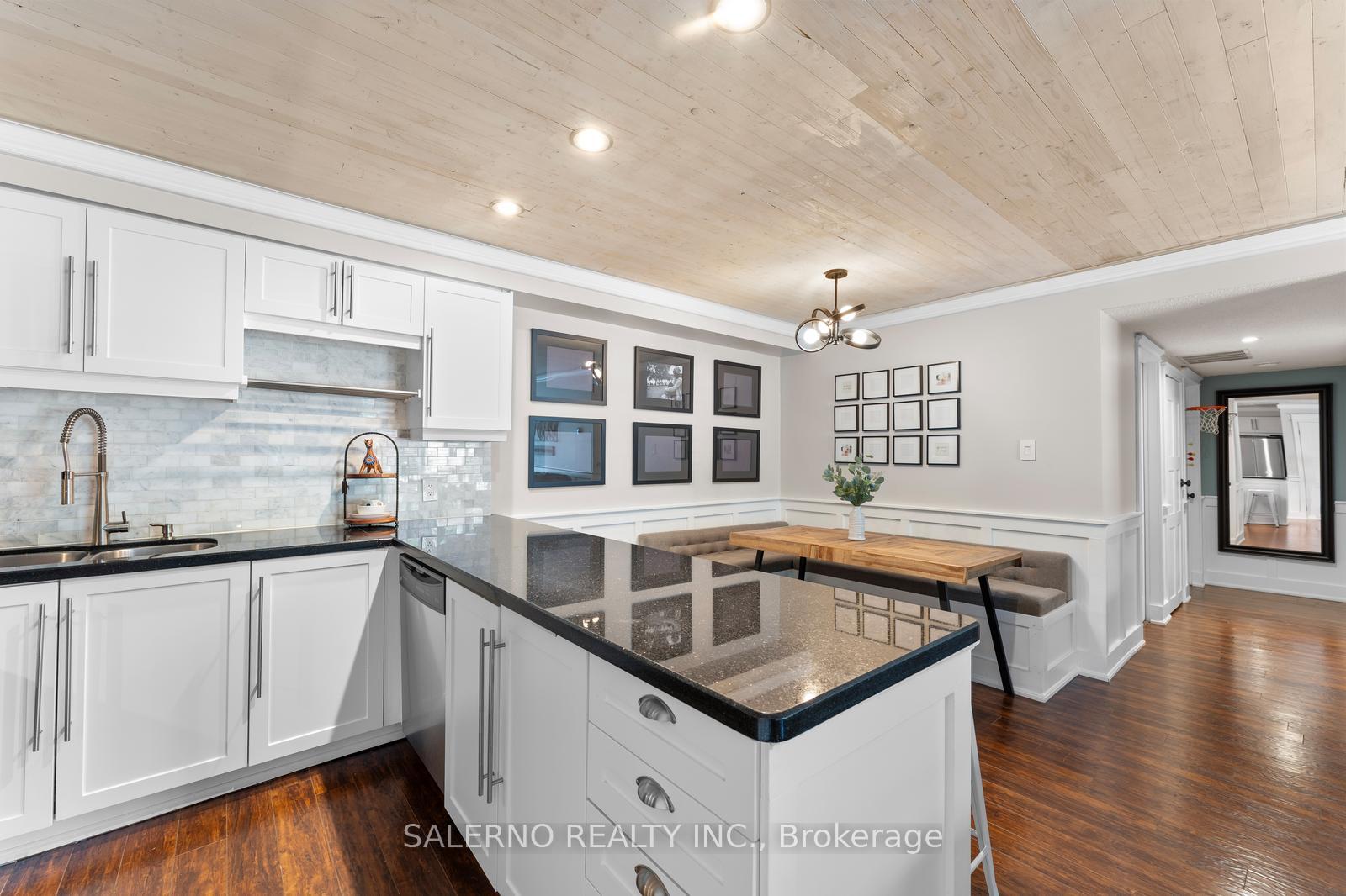 3 Bedrooms Condo at 1701 Lampman, Burlington For sale