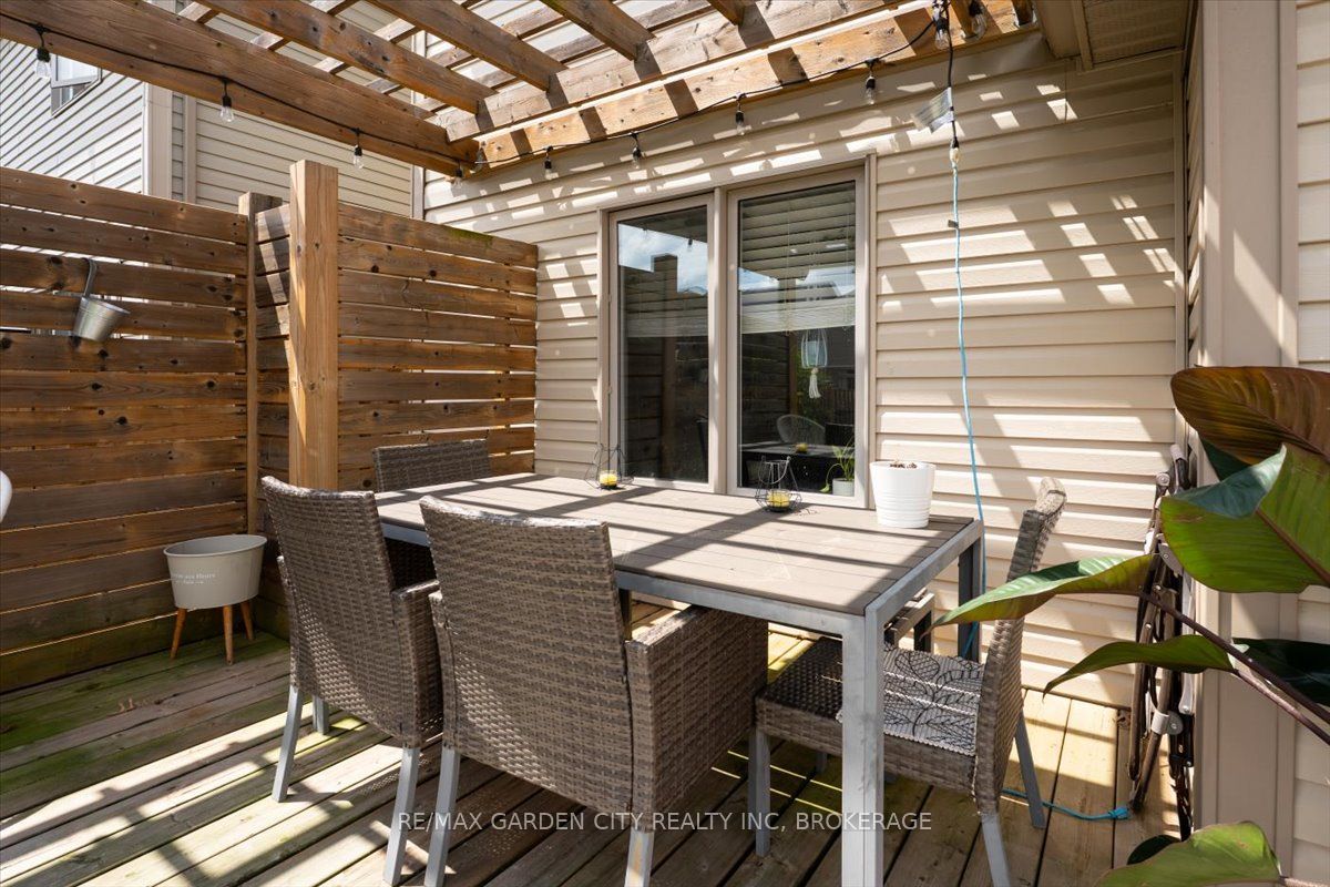 8648 DOGWOOD Crescent