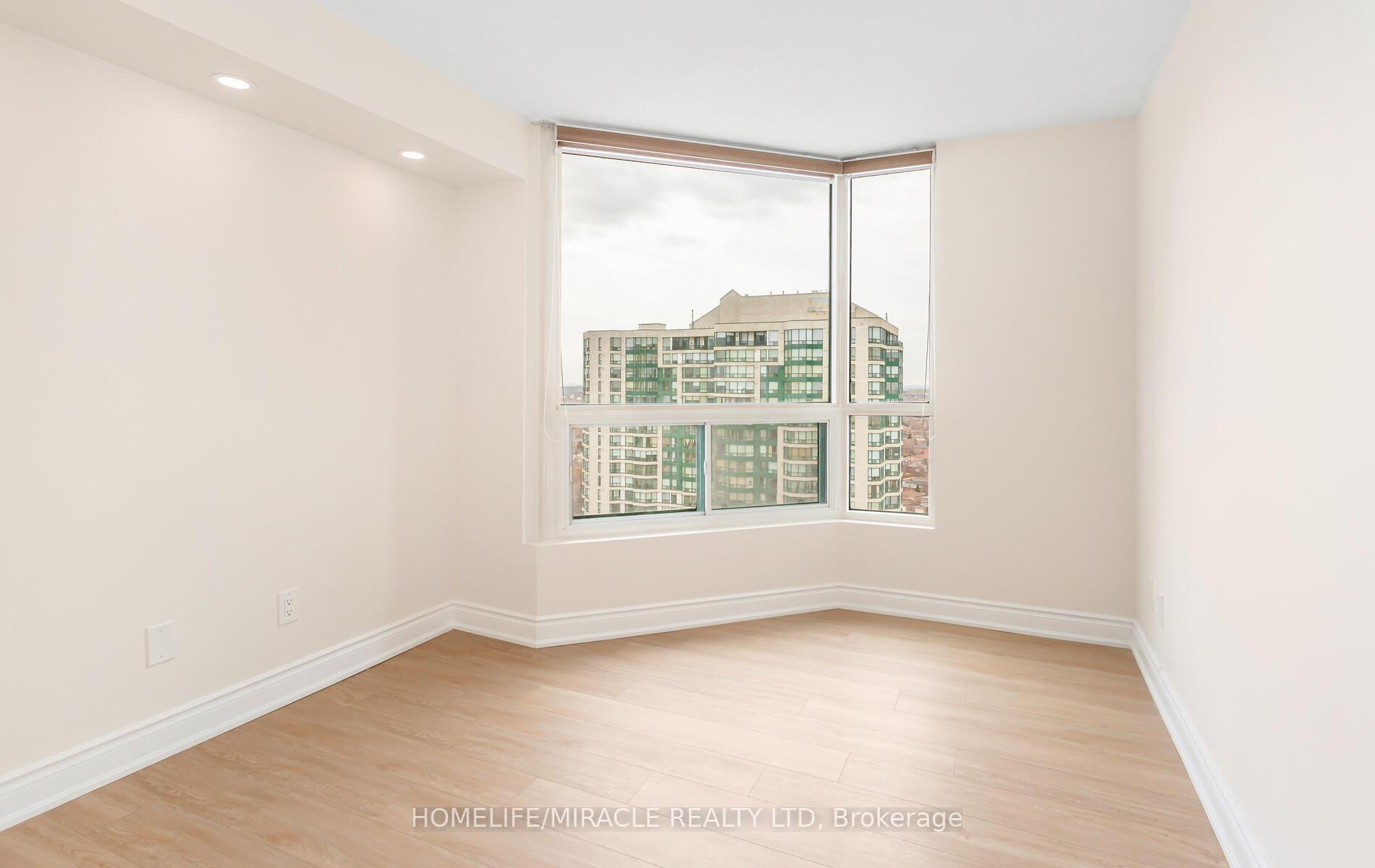 3 Bedrooms Condo at 4450 Tucana, Mississauga For sale