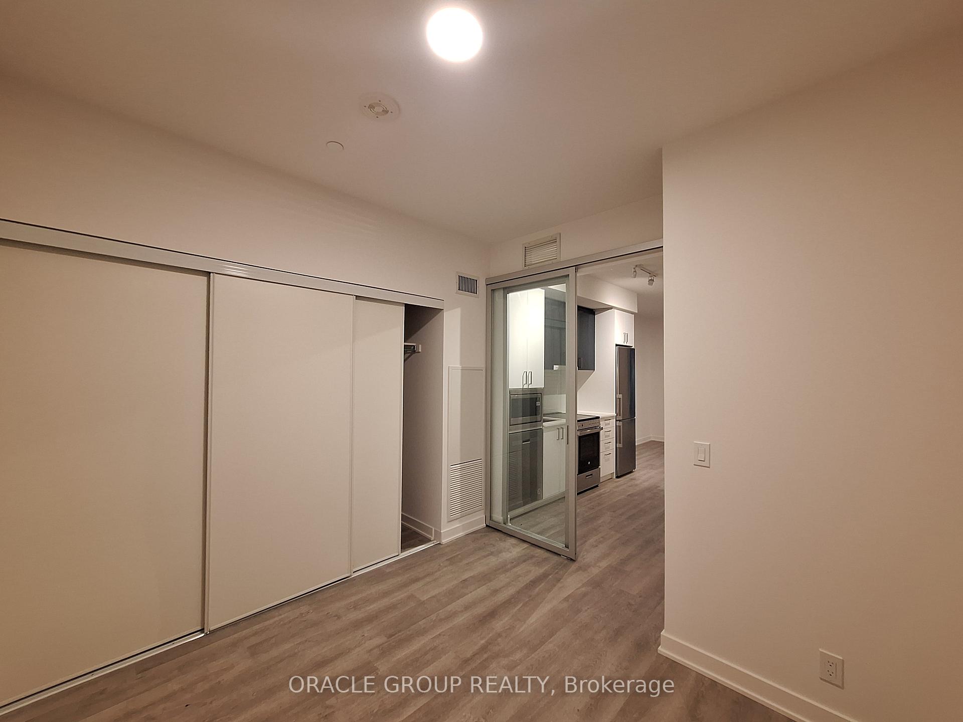 1 Bedroom Condo at 30 Upper Mall,  Vaughan For sale