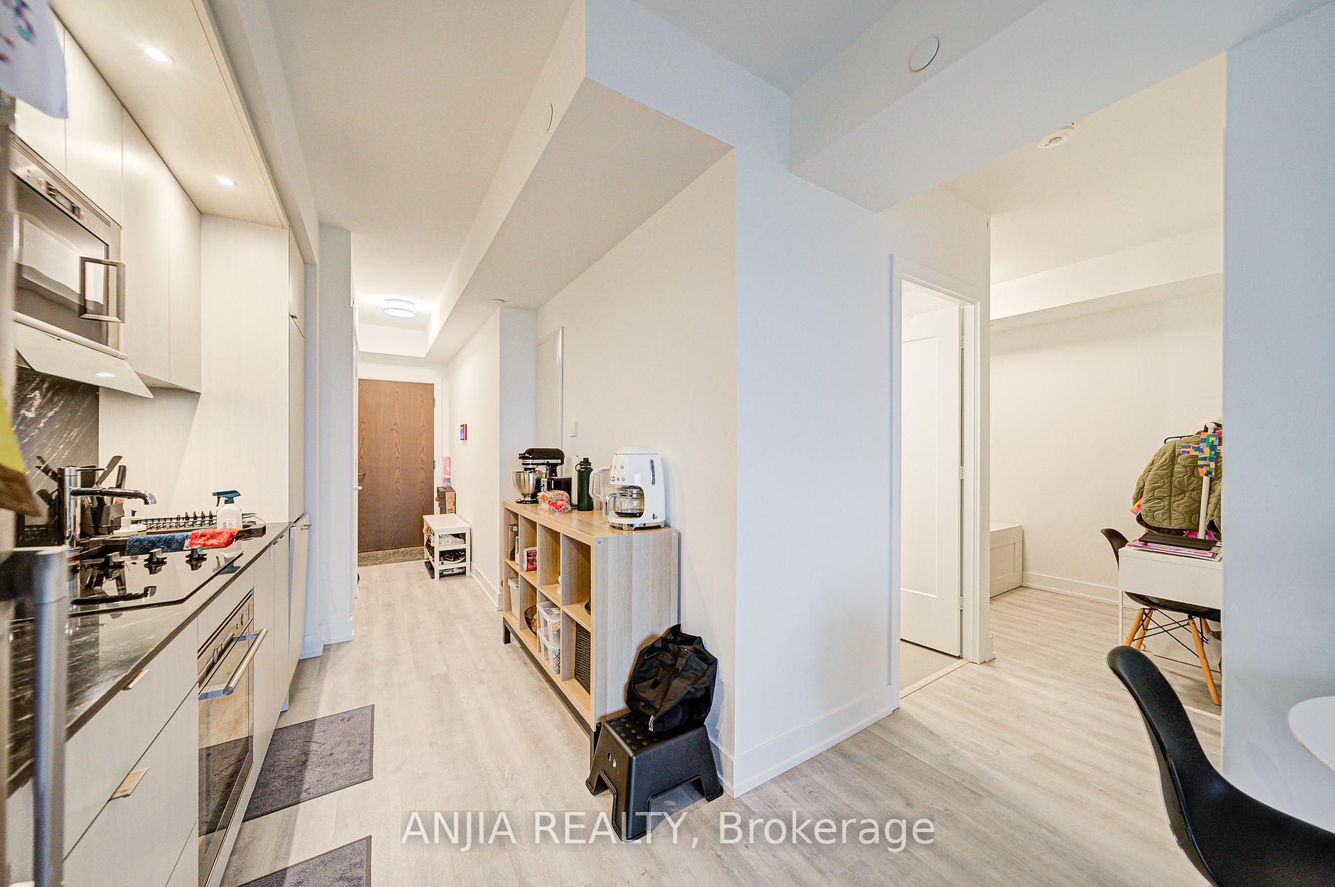 2 Bedrooms Condo at 30 Inn On The Park, Toronto For sale