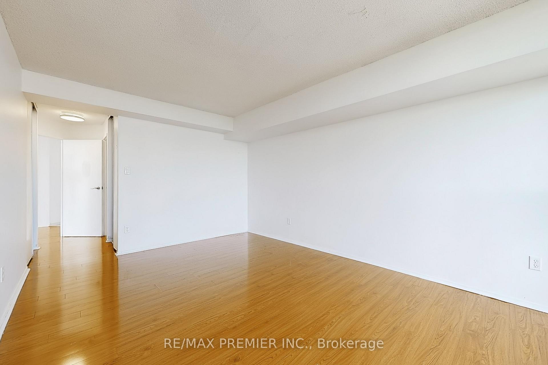 3 Bedrooms Condo at 1 Rowntree, Toronto For sale