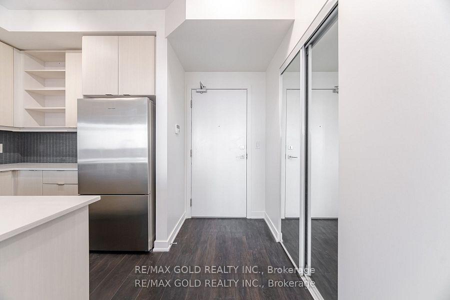 2 Bedrooms Condo at 4633 Glen Erin, Mississauga For sale