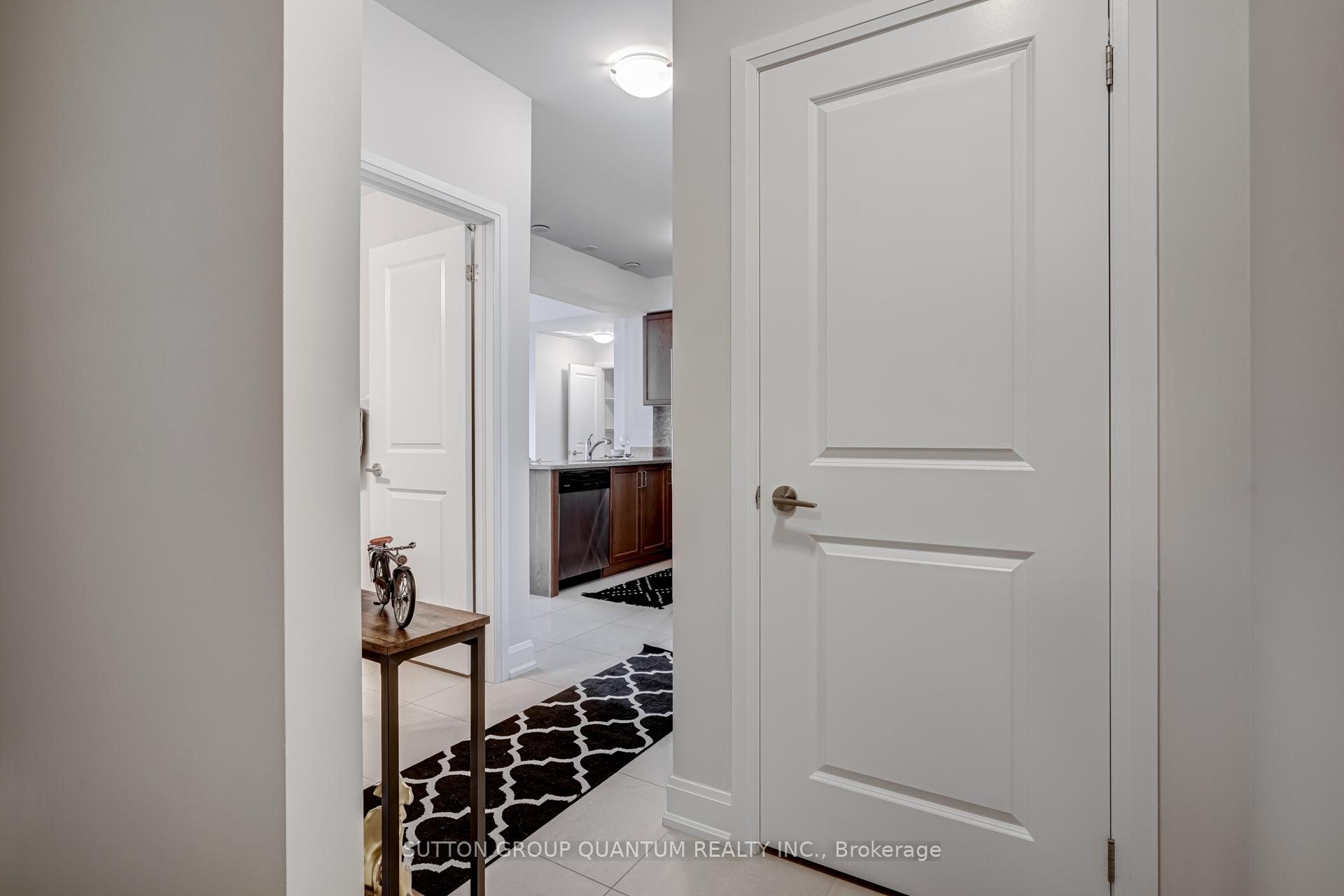 2 Bedrooms Condo at 275 Roxton, Oakville For sale