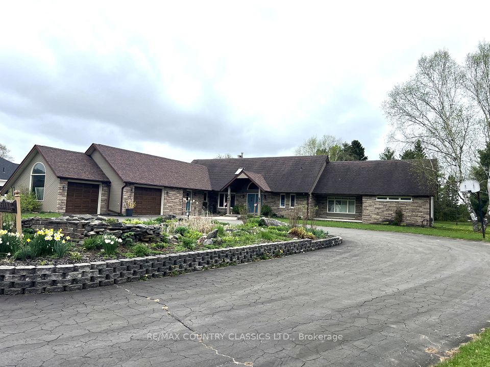 11 Golfview Drive, Bancroft, ON K0L 1C0