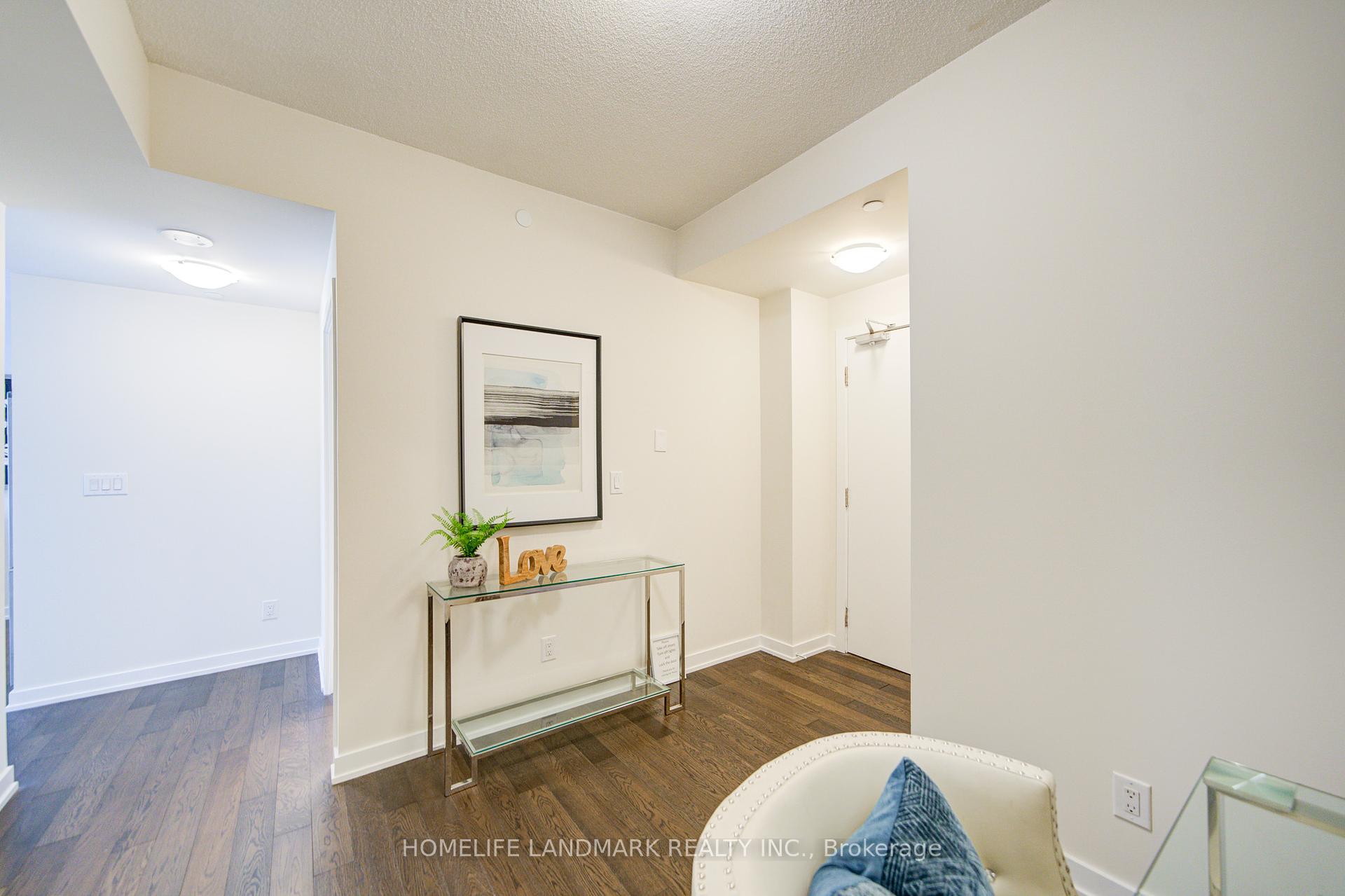 3 Bedrooms Condo at 4011 Brickstone, Mississauga For sale