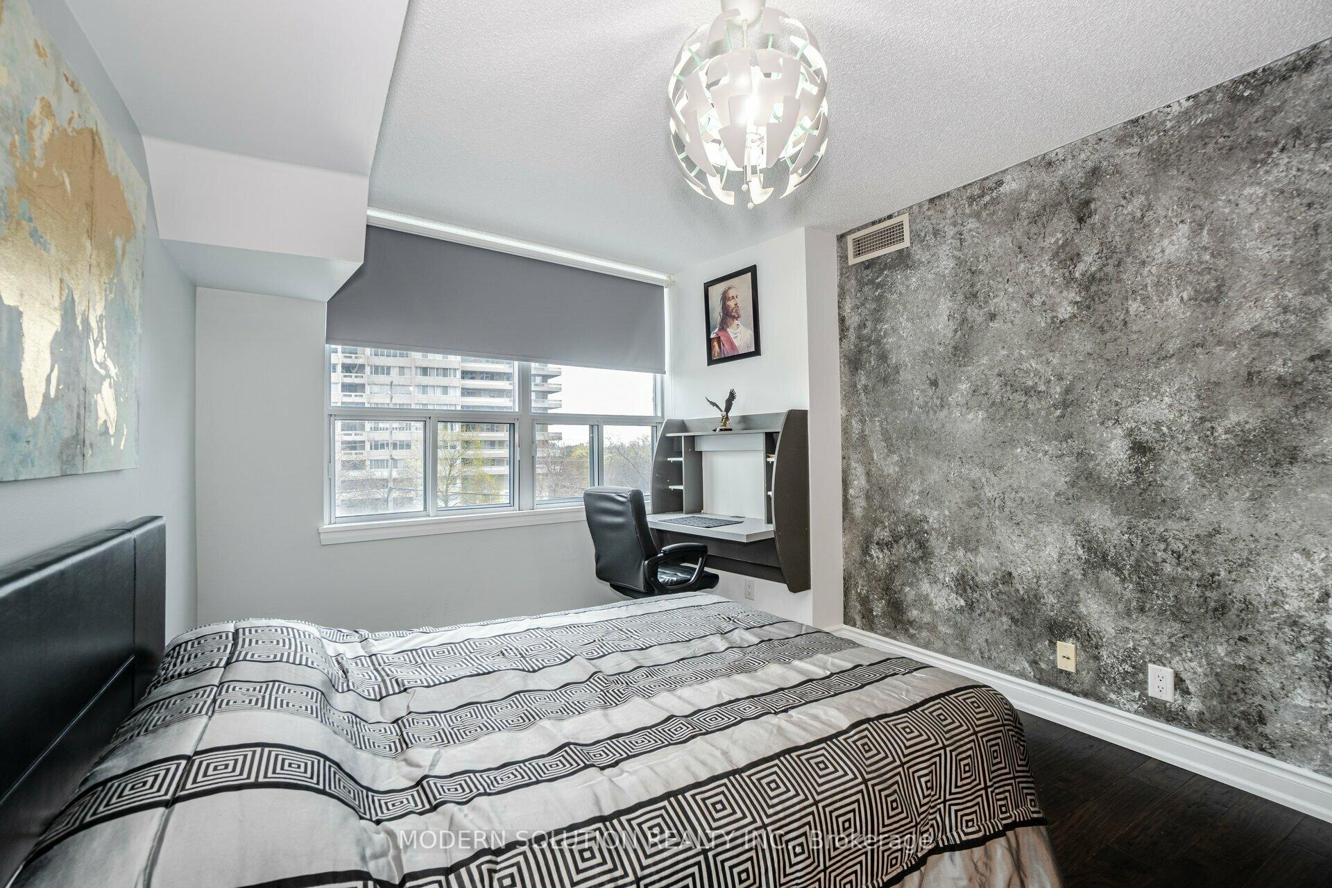 2 Bedrooms Condo at 1 Elm, Mississauga For sale
