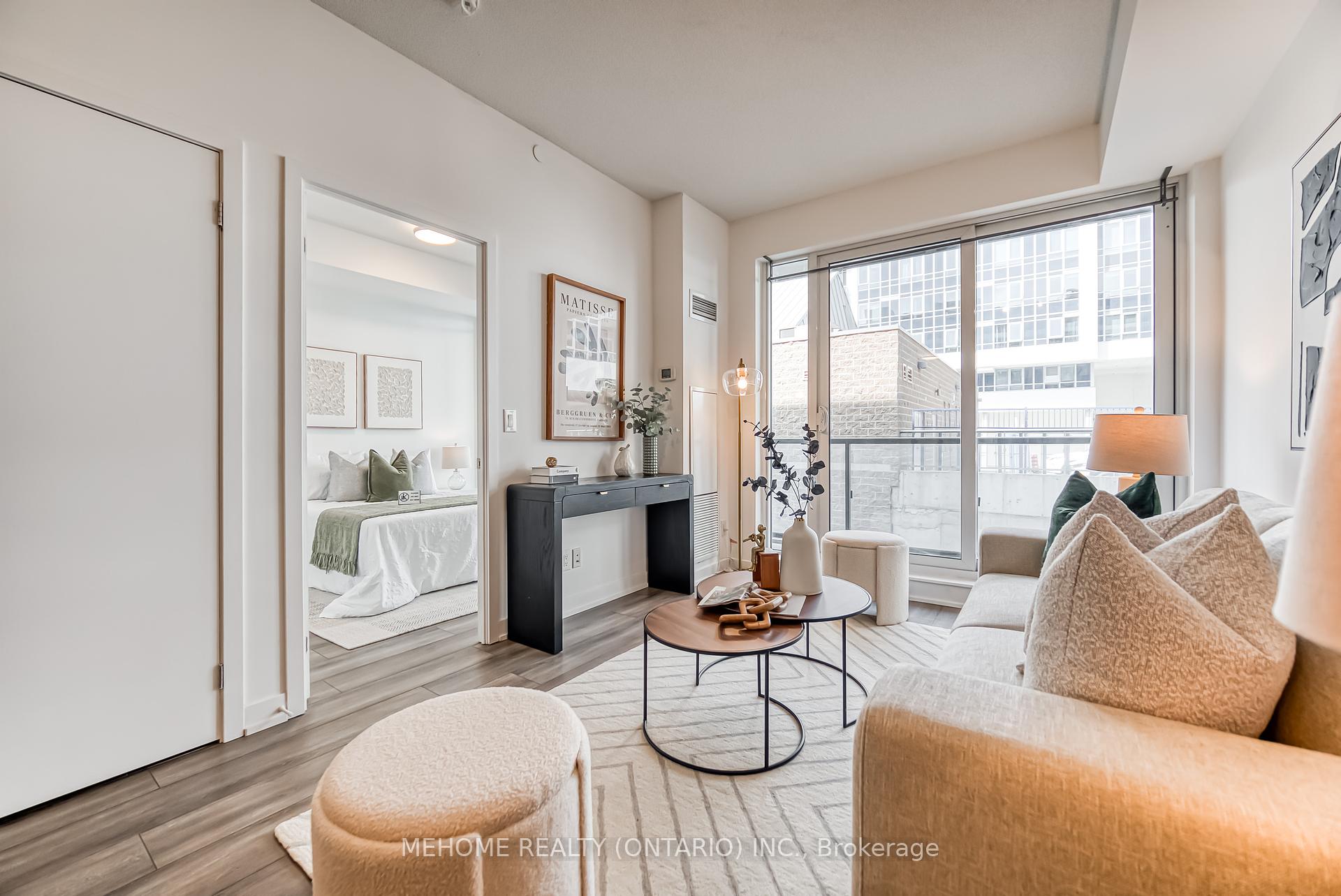 2 Bedrooms Condo at 18 Rean, Toronto For sale