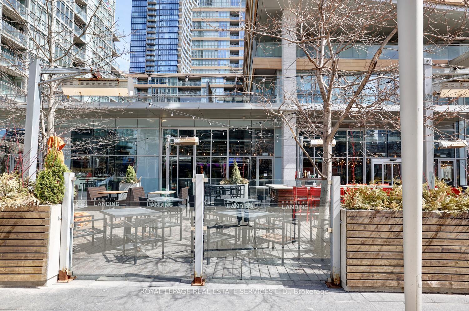 1 Bedroom Condo at 21 Iceboat,  Toronto For sale