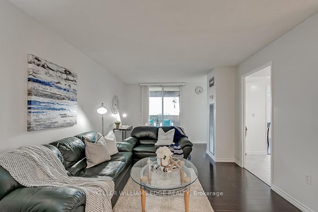 3 Bedrooms Condo at 475 The West Mall,  Toronto For sale