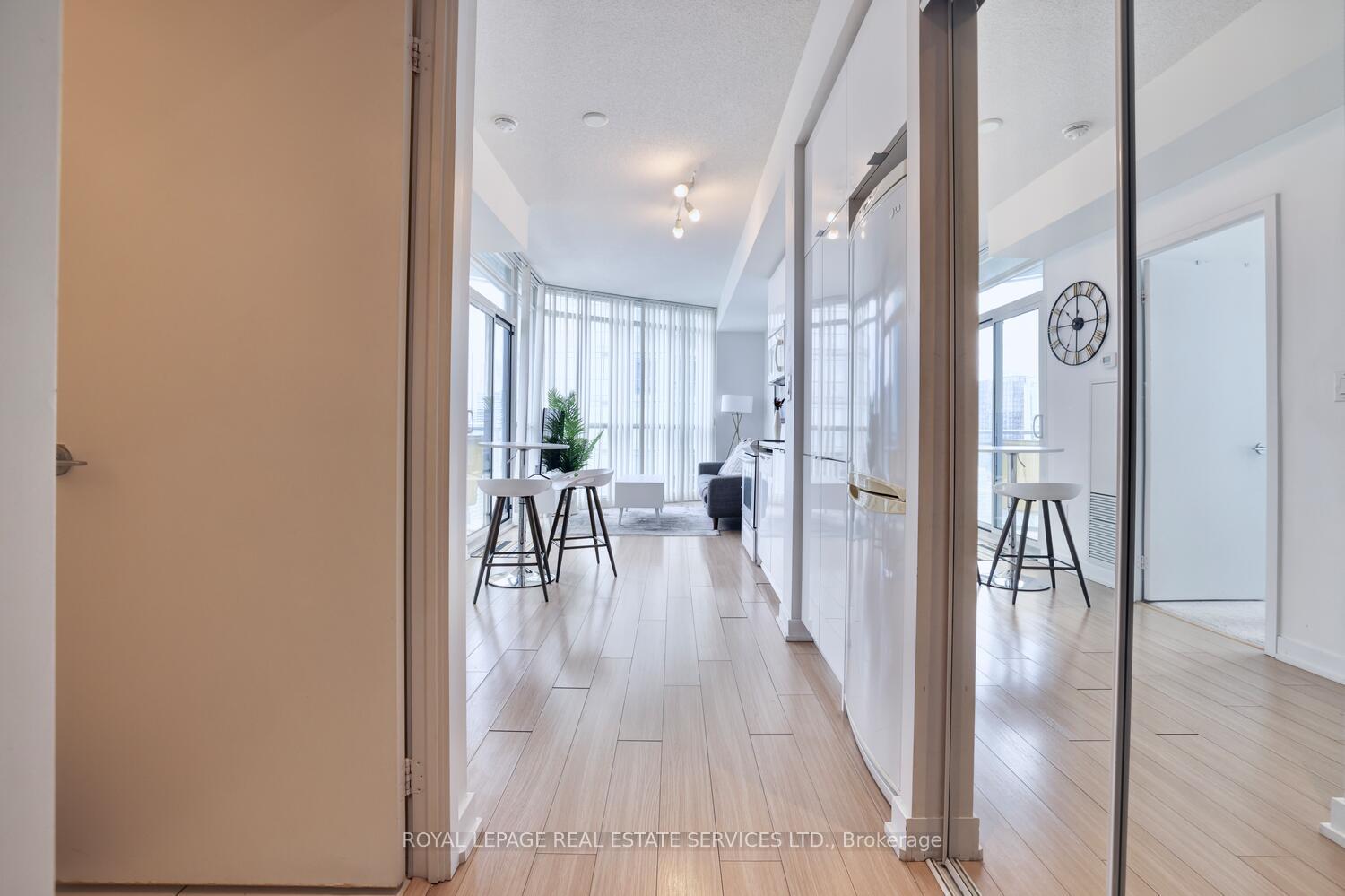 1 Bedroom Condo at 21 Iceboat,  Toronto For sale