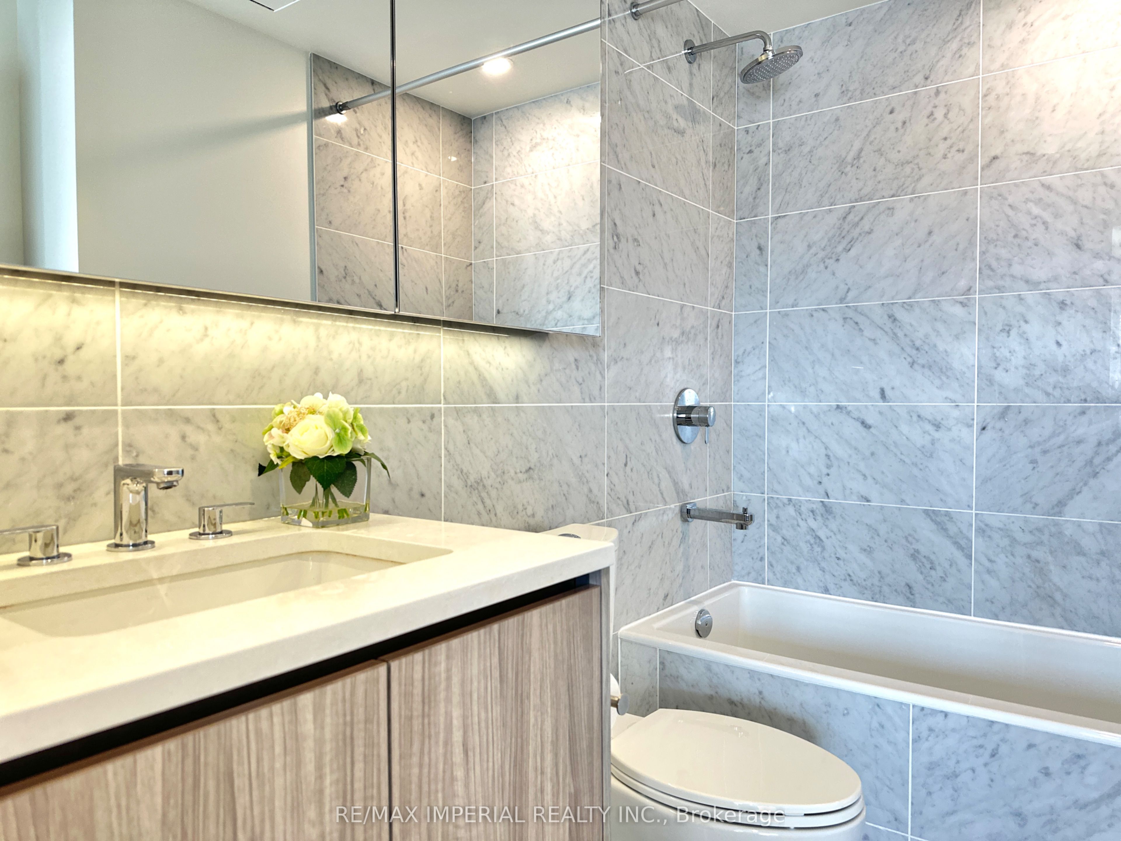 85 McMahon Drive, #1806