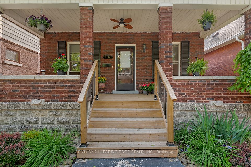 1049 Windermere
