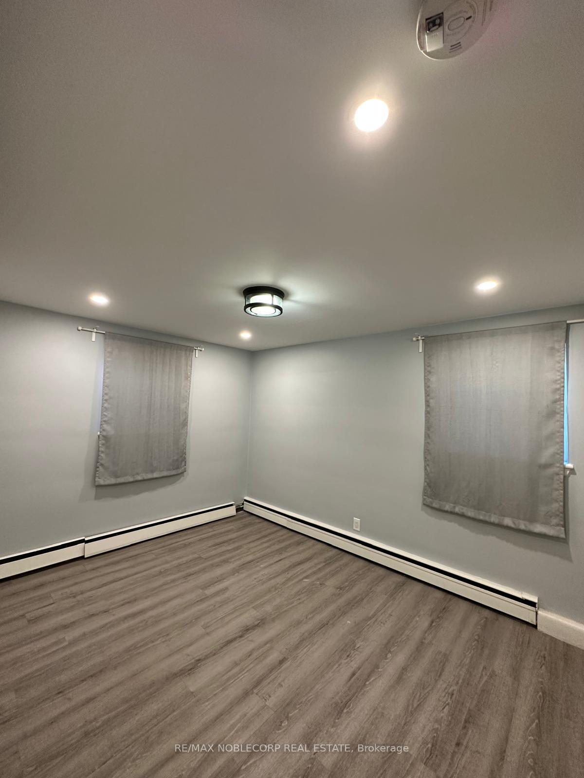 1 Bedroom Condo at 5 Applewood, Hamilton For sale
