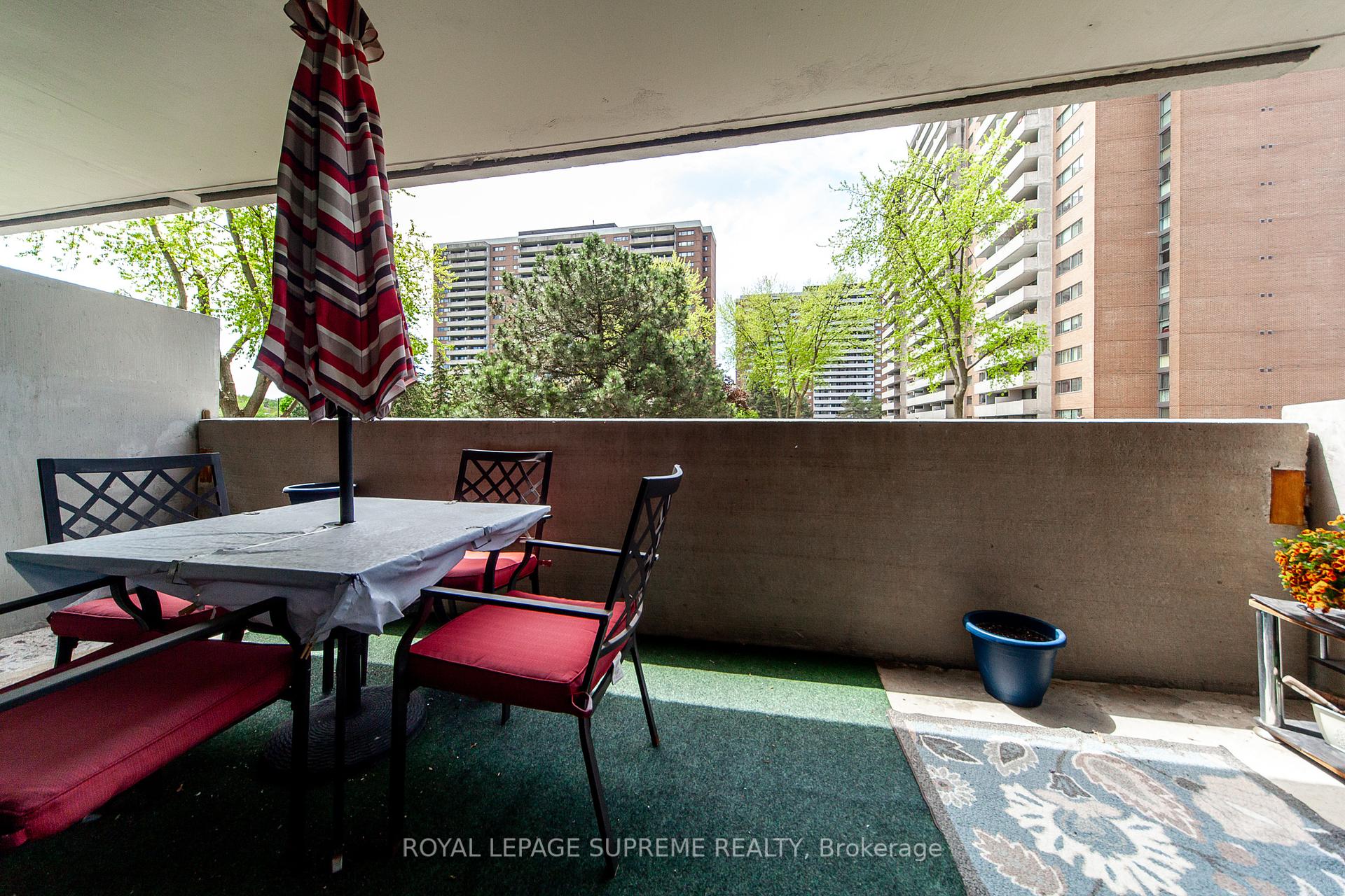 2 Bedrooms Condo at 270 Scarlett, Toronto For sale