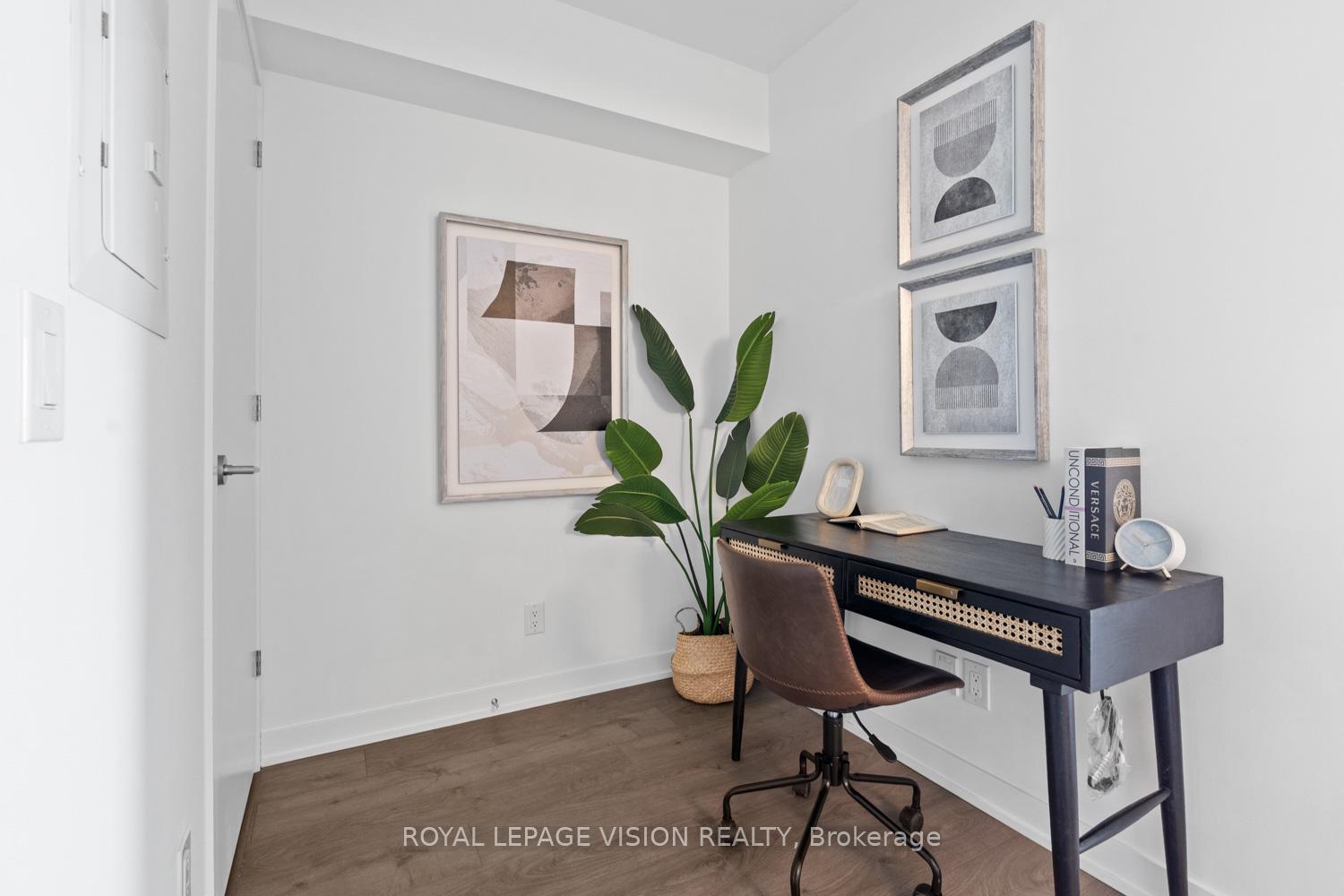 2 Bedrooms Condo at 501 Yonge, Toronto For sale