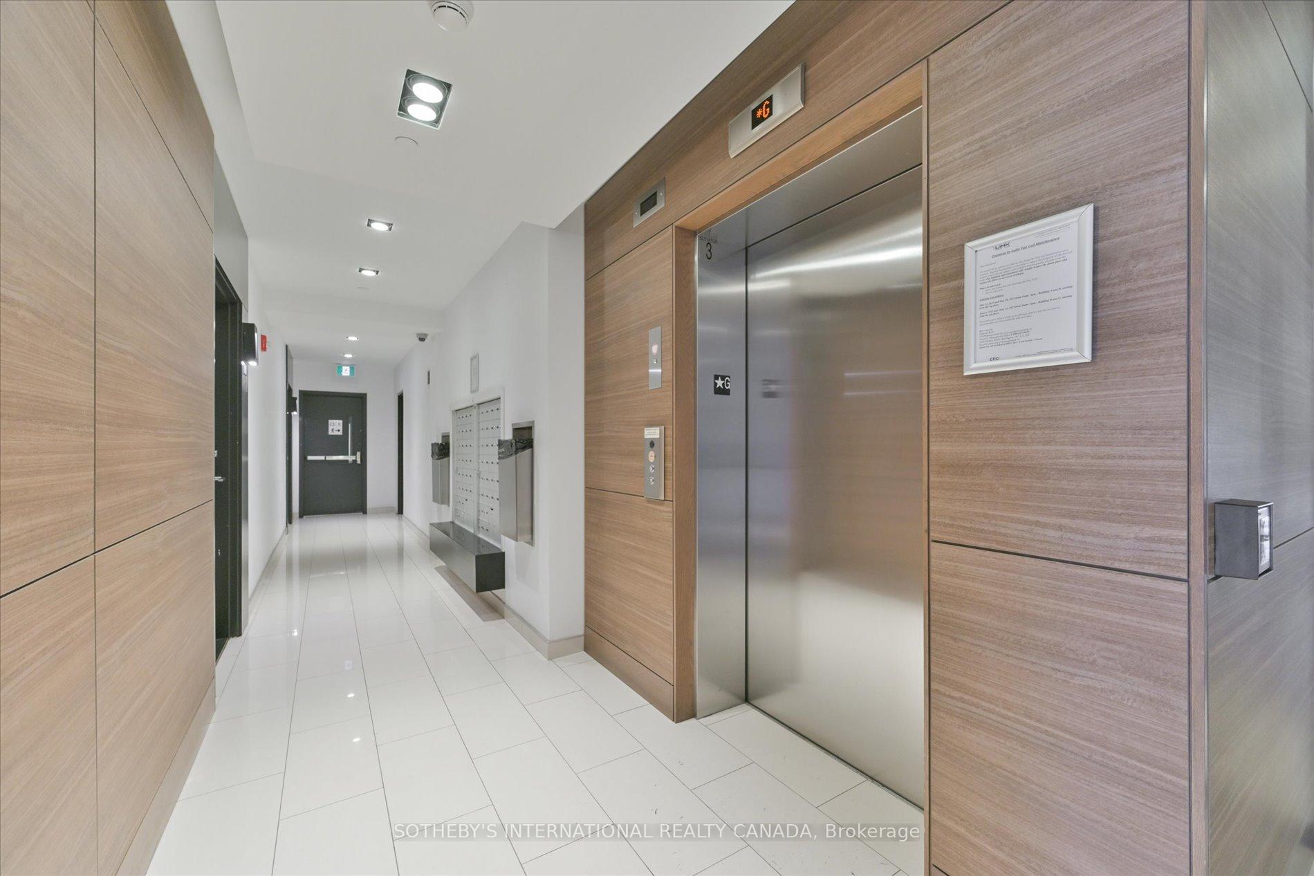2 Bedrooms Condo at 5260 Dundas, Burlington For sale