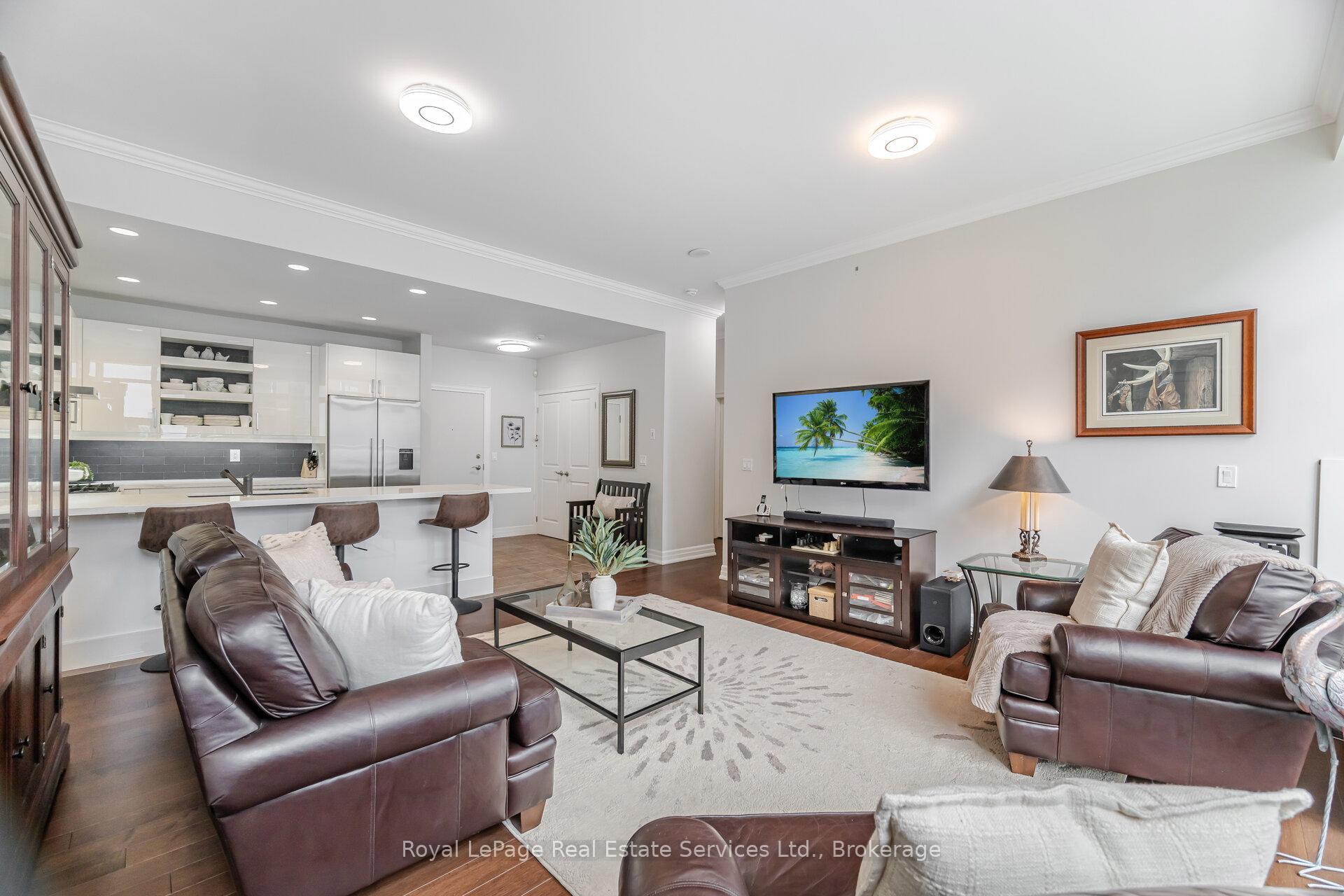 2 Bedrooms Condo at 360 Pearl, Burlington For sale